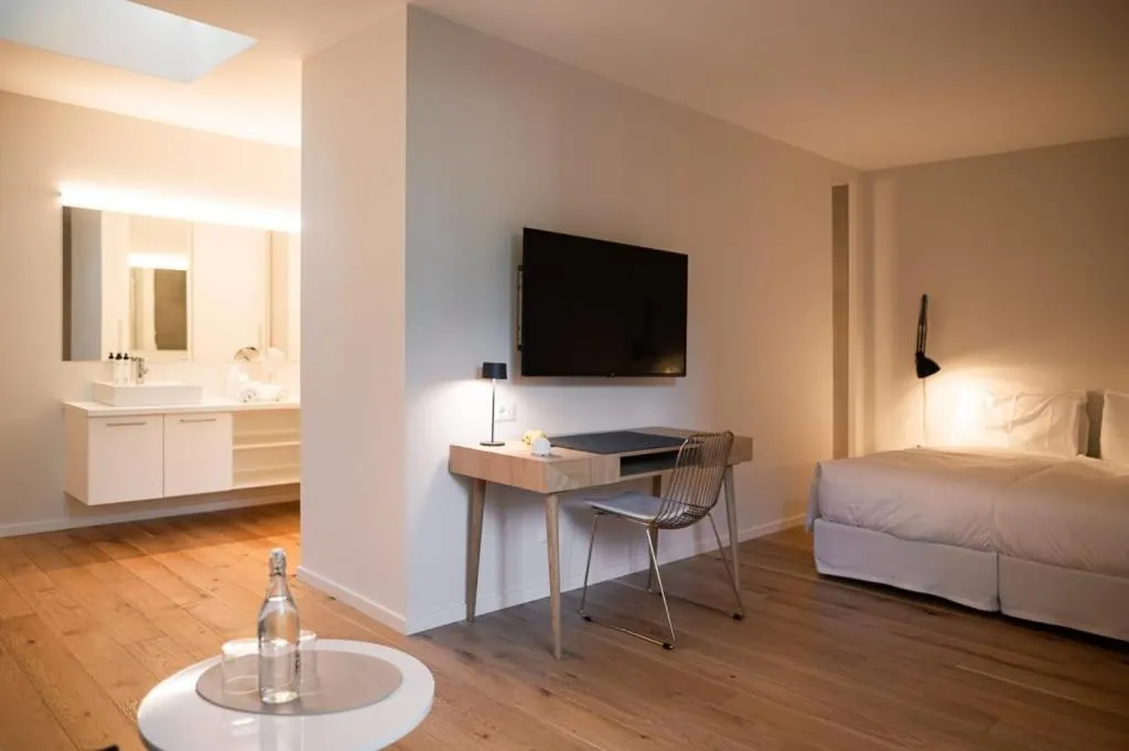 TV and multimedia, Bed in Design Hotel Tyrol