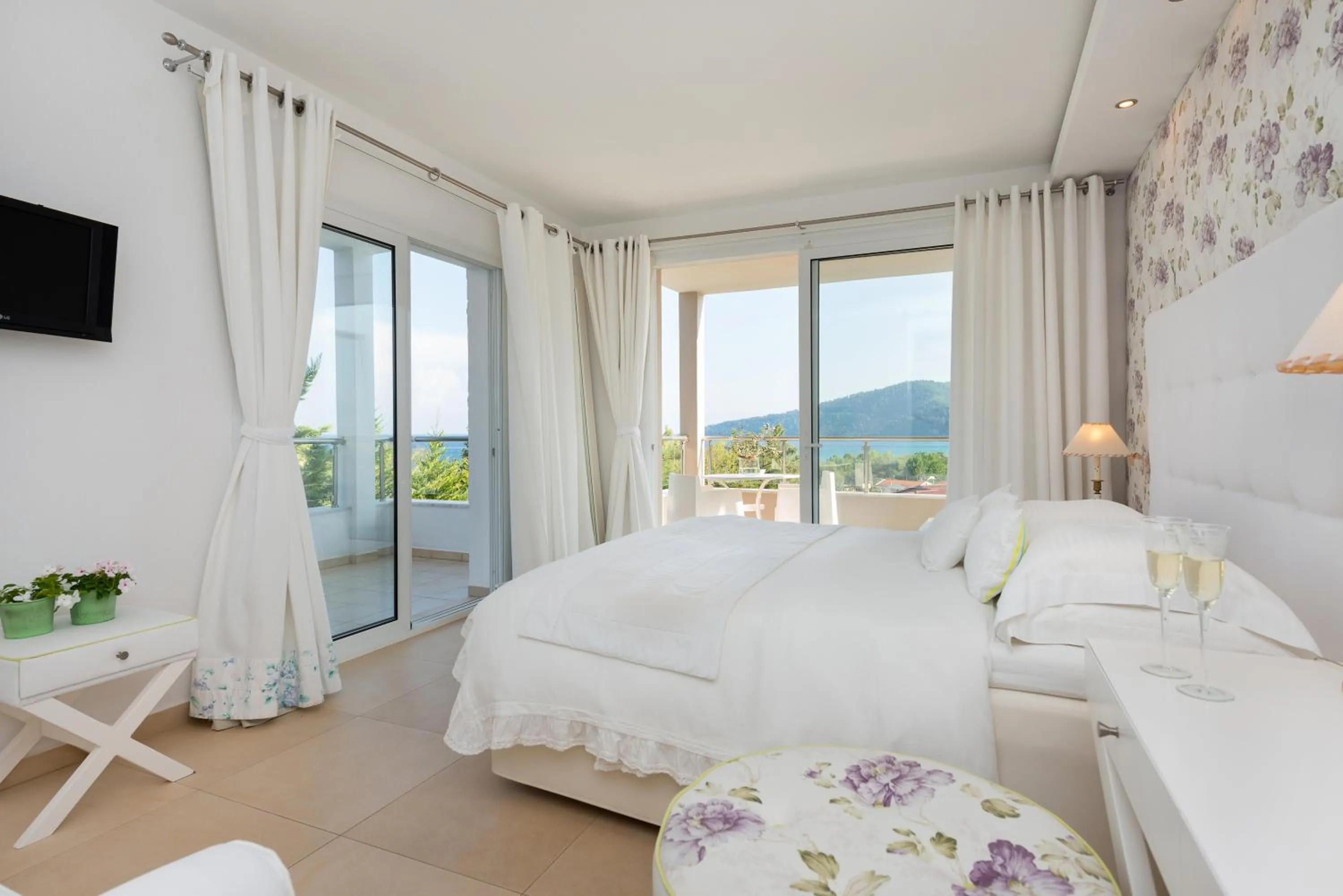 Photo of the whole room, Bed in Mare Monte Small Boutique Hotel