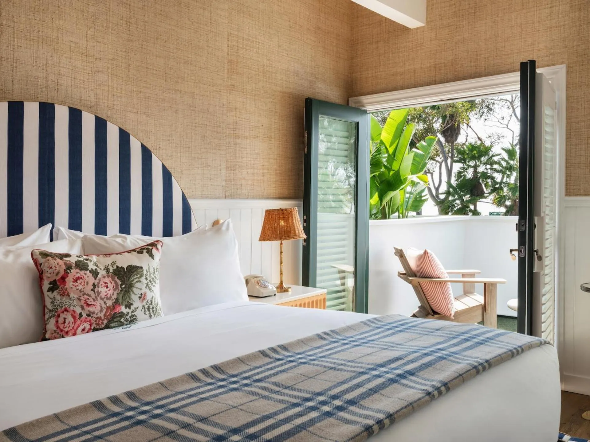 Balcony/Terrace, Bed in Le Petit Pali Laguna Beach