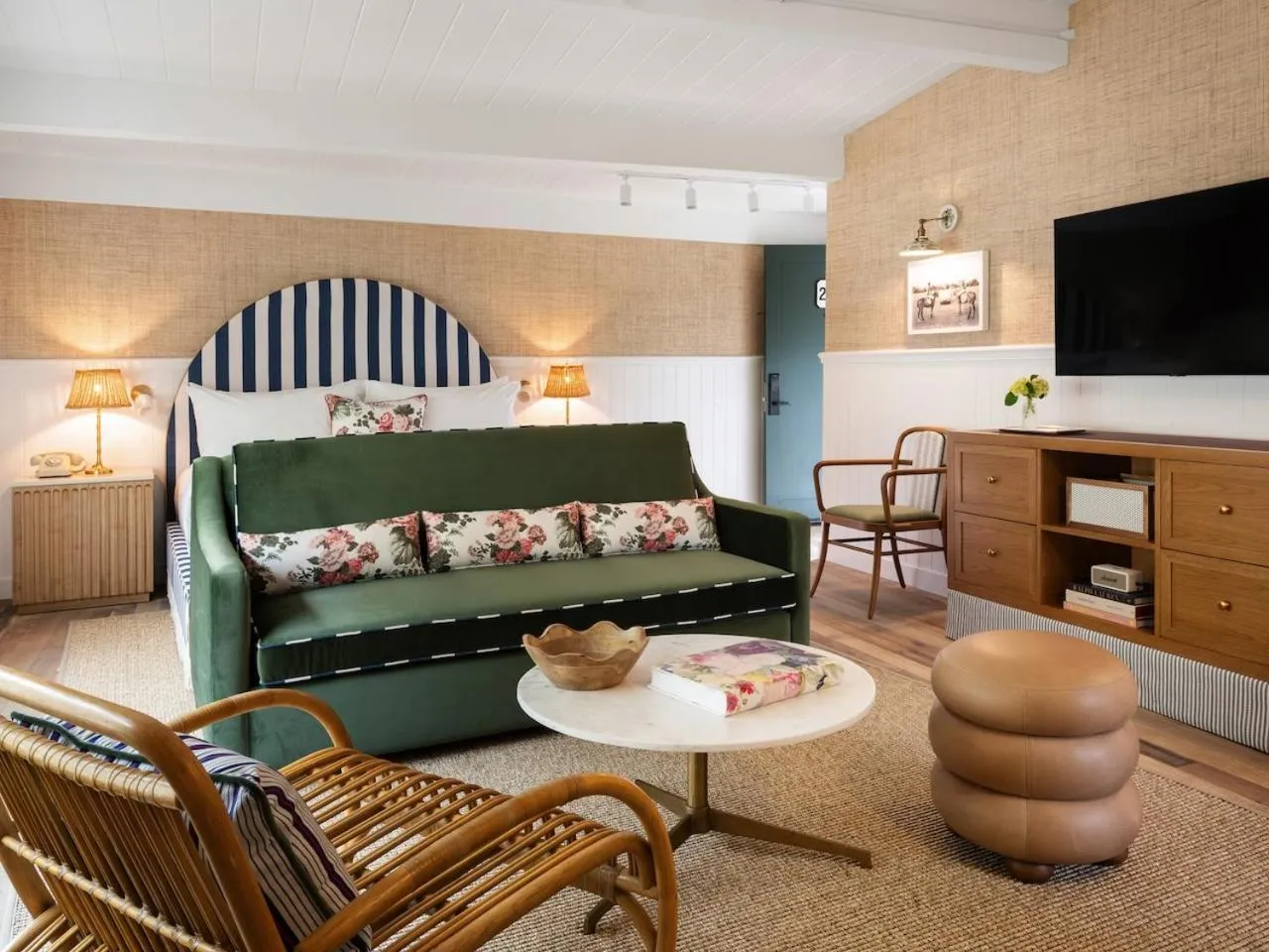 Seating area in Le Petit Pali Laguna Beach