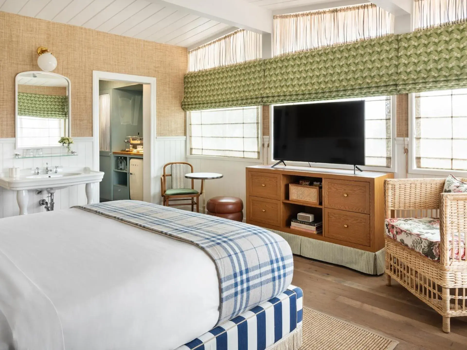 Deluxe King Room in Le Petit Pali Laguna Beach Deluxe King Room in Le Petit Pali Laguna Beach