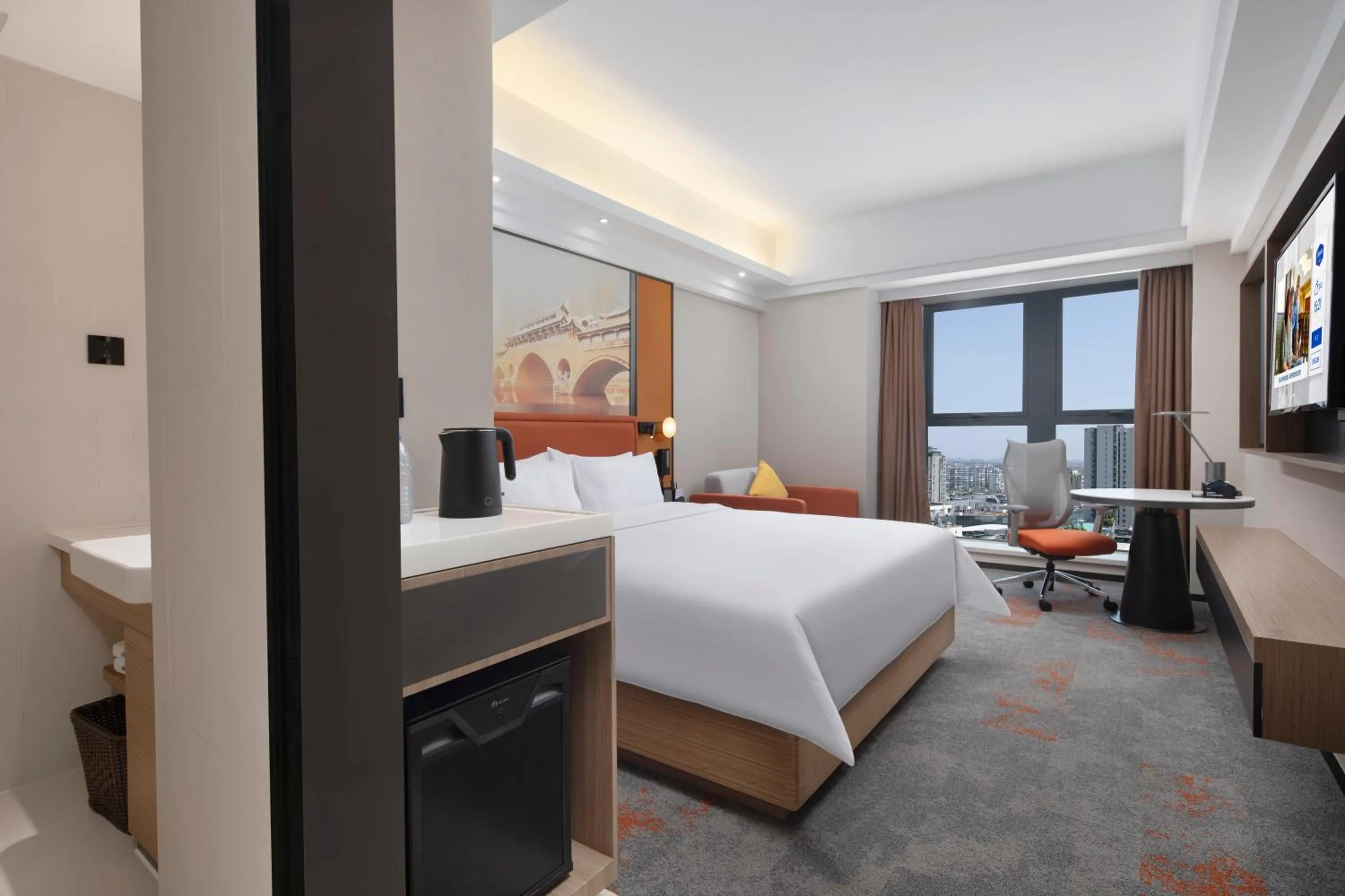 Photo of the whole room, Bed in Hampton by Hilton Chengdu Wuhou Waishuannan