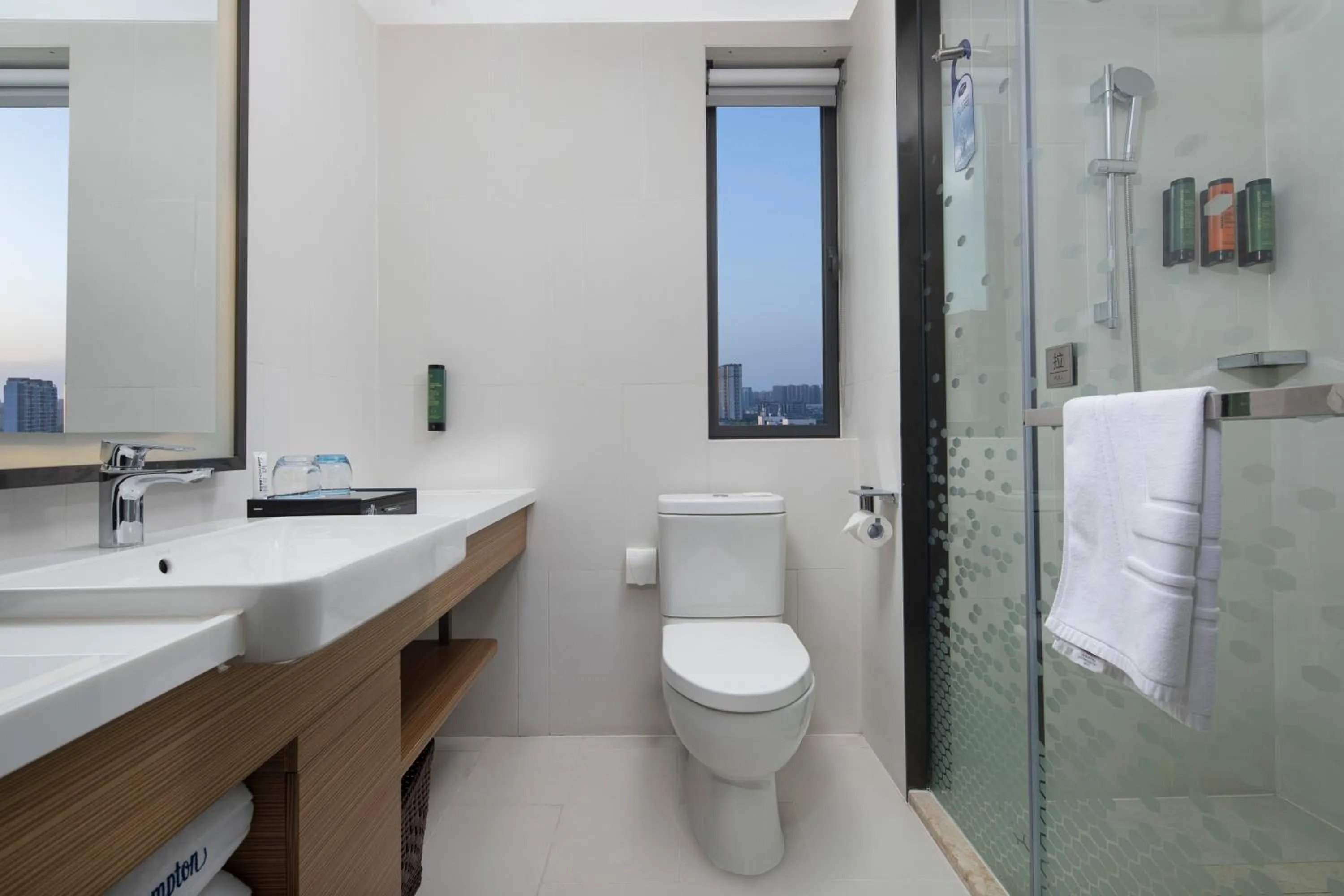 Shower in Hampton by Hilton Chengdu Wuhou Waishuannan