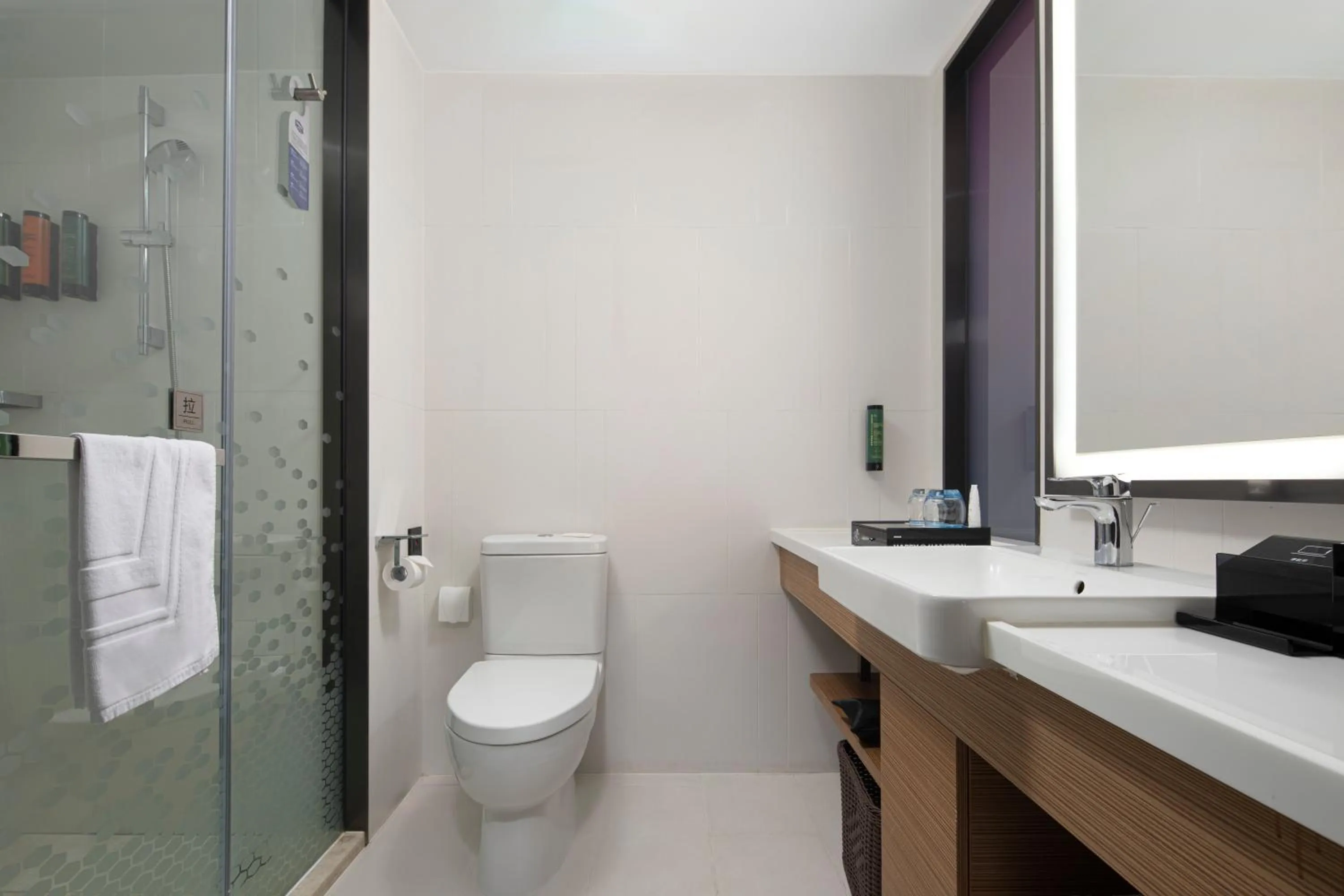 Shower in Hampton by Hilton Chengdu Wuhou Waishuannan