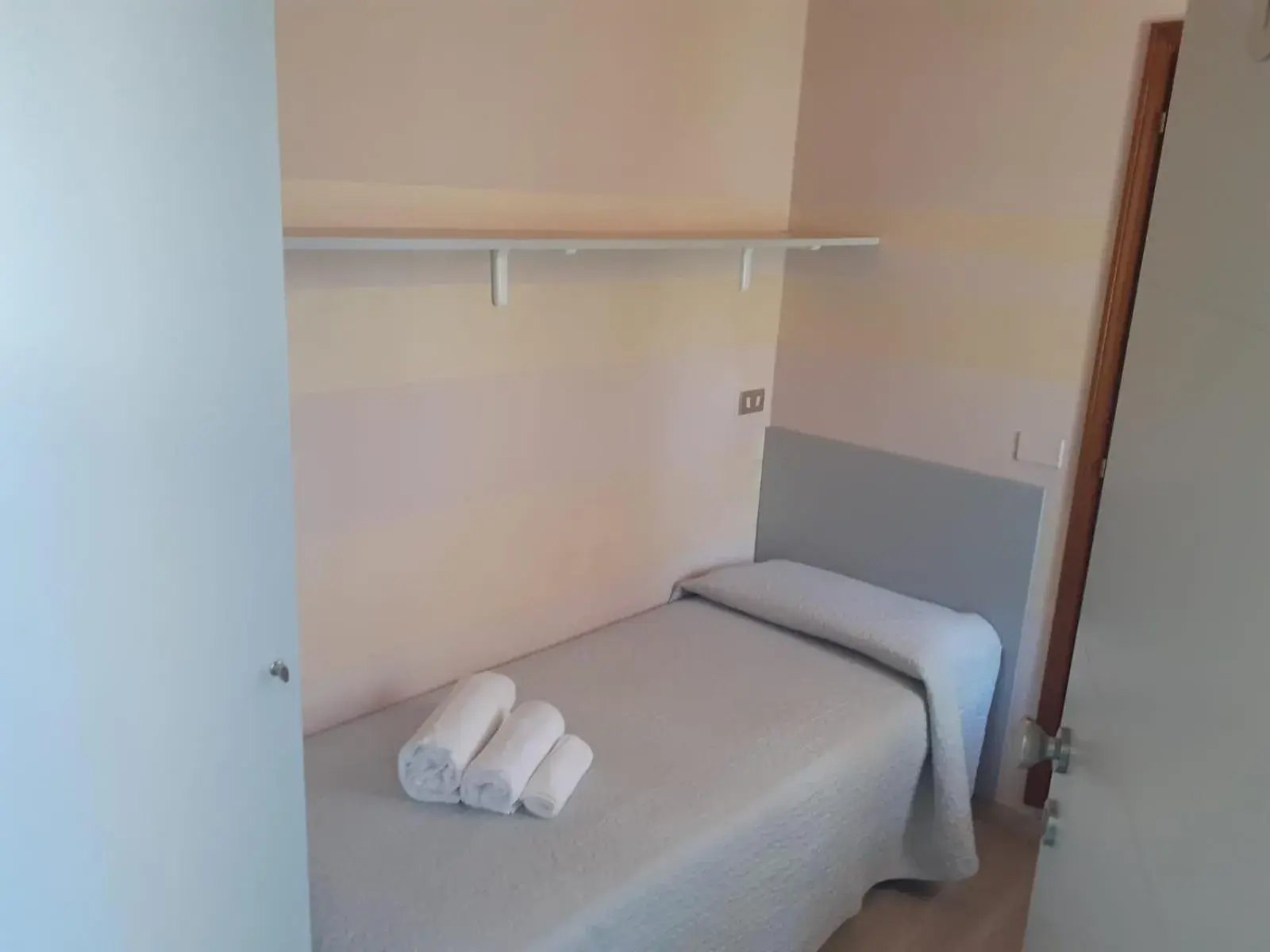 Economy Single Room in Hotel Moderno - Bed & Breakfast Economy Single Room in Hotel Moderno - Bed & Breakfast