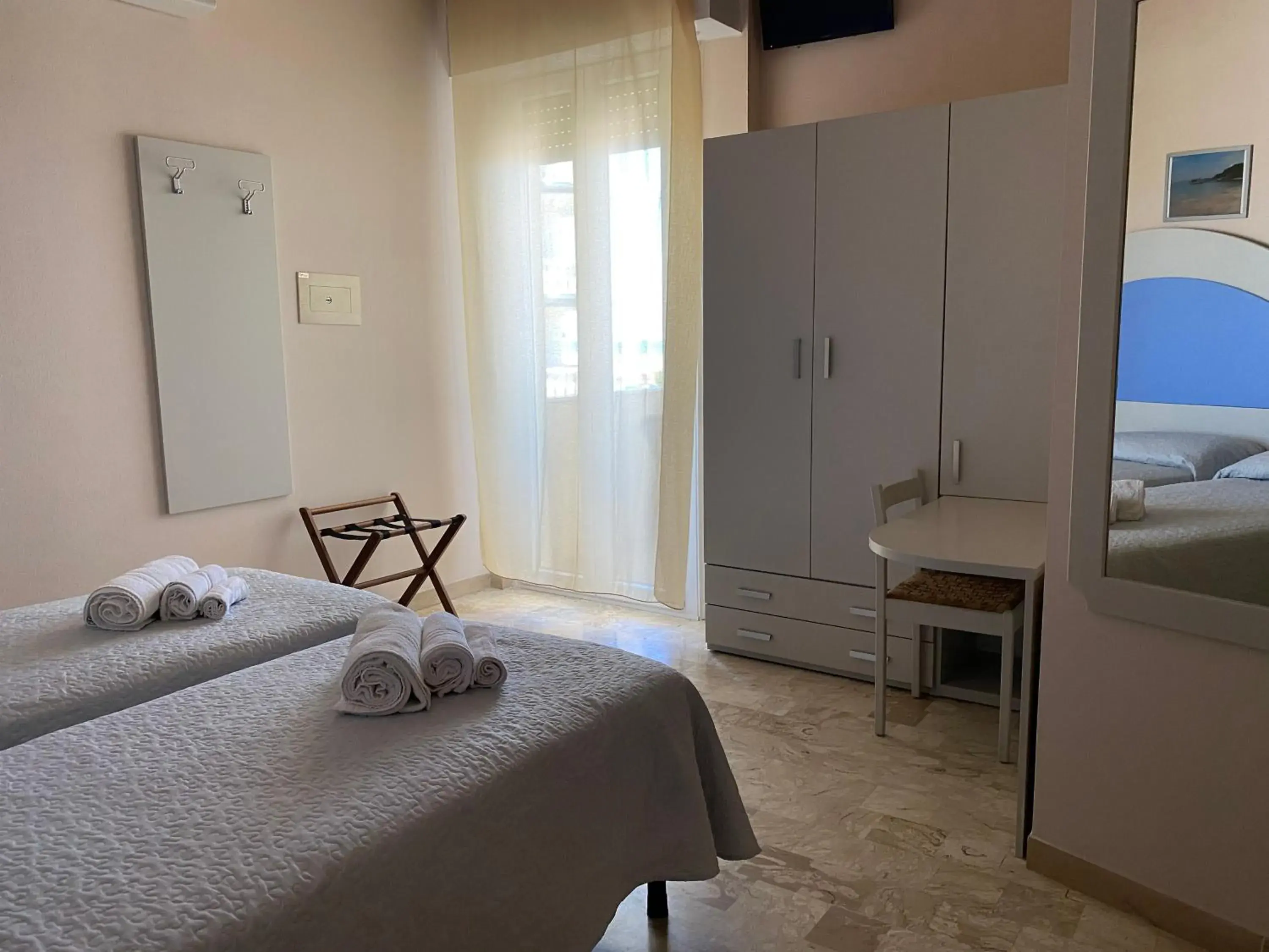 Deluxe Twin Room with Sea View in Hotel Moderno - Bed & Breakfast Deluxe Twin Room with Sea View in Hotel Moderno - Bed & Breakfast