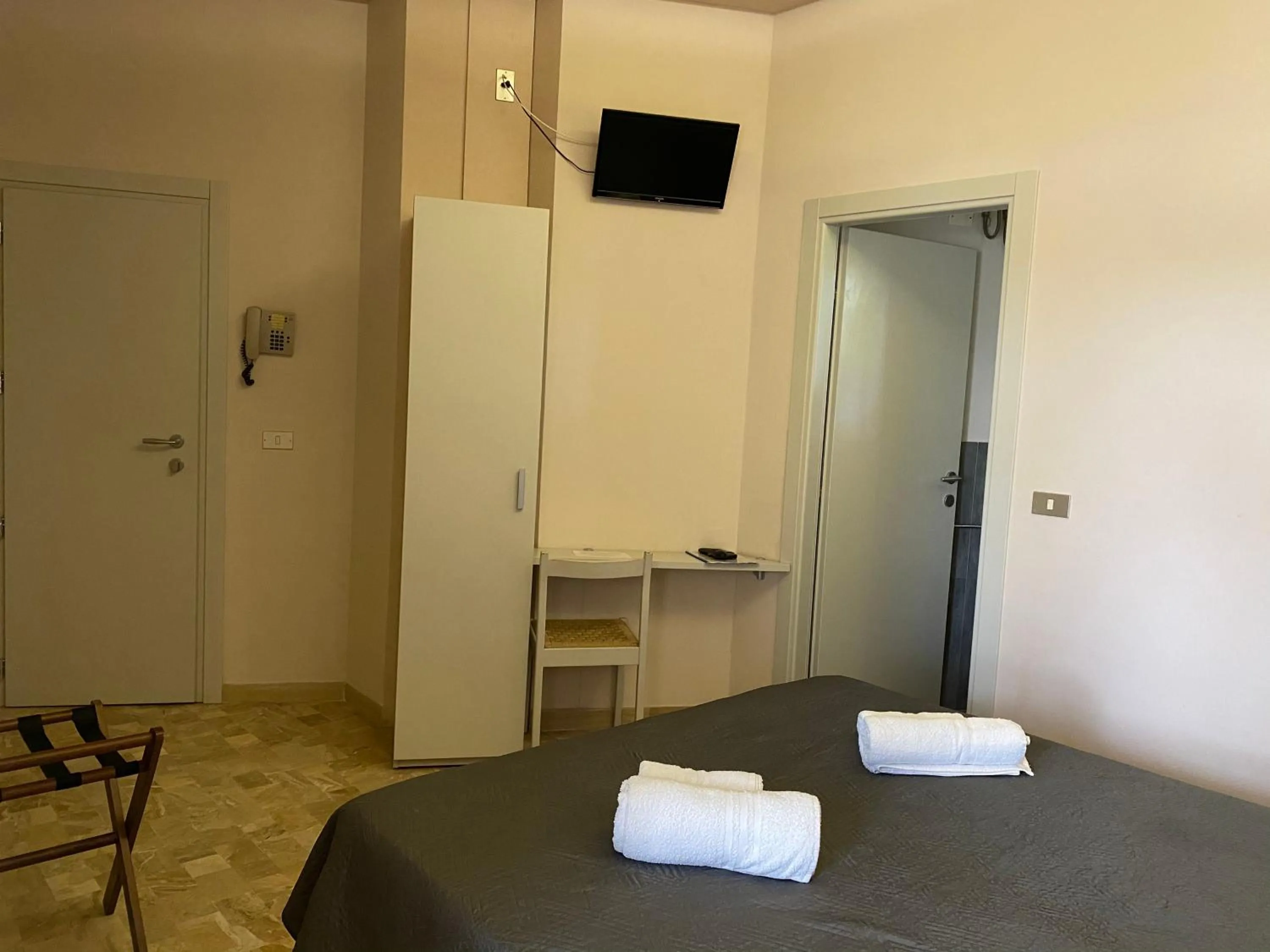 Photo of the whole room, Bed in Hotel Moderno - Bed & Breakfast