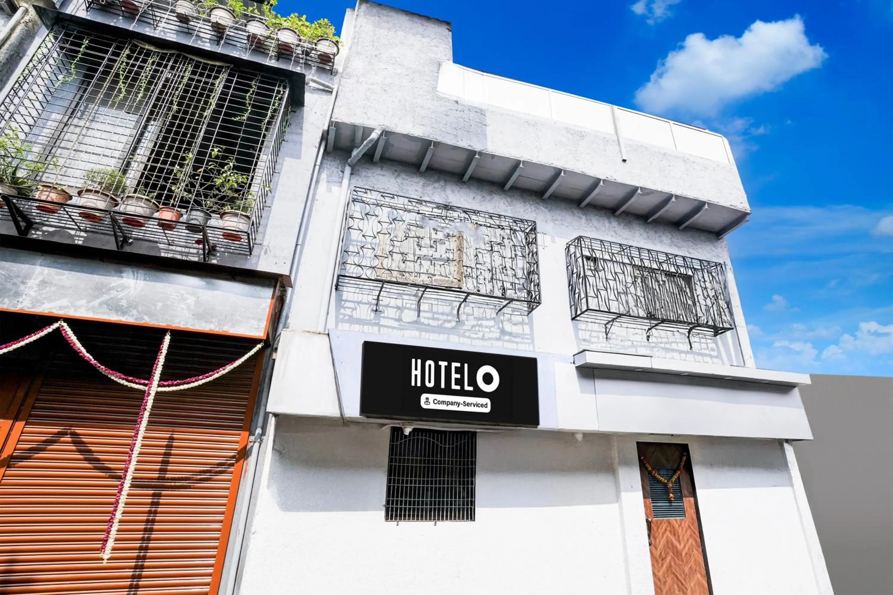 Facade/entrance in Super Hotel O Khar East Near Railway Station