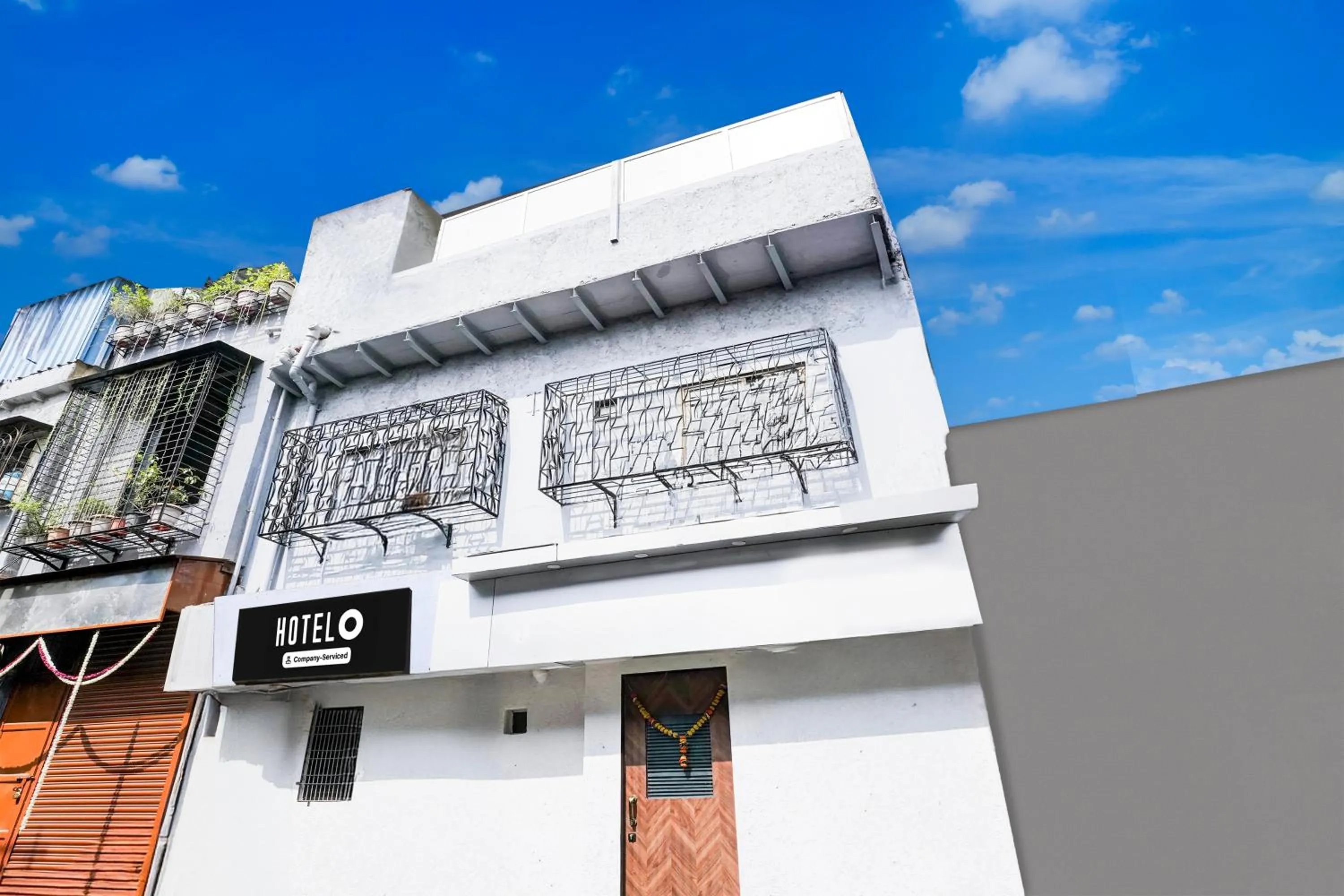 Facade/entrance in Super Hotel O Khar East Near Railway Station