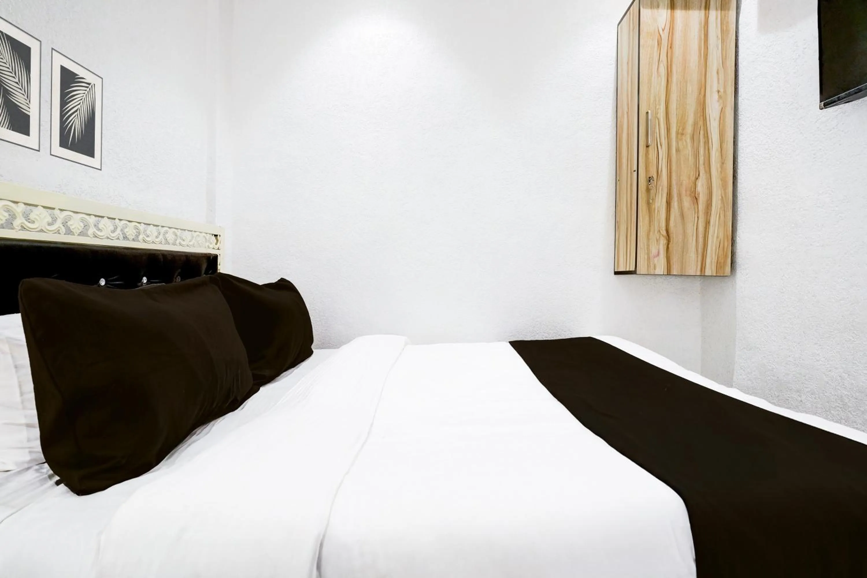 Bedroom, Bed in Super Hotel O Khar East Near Railway Station