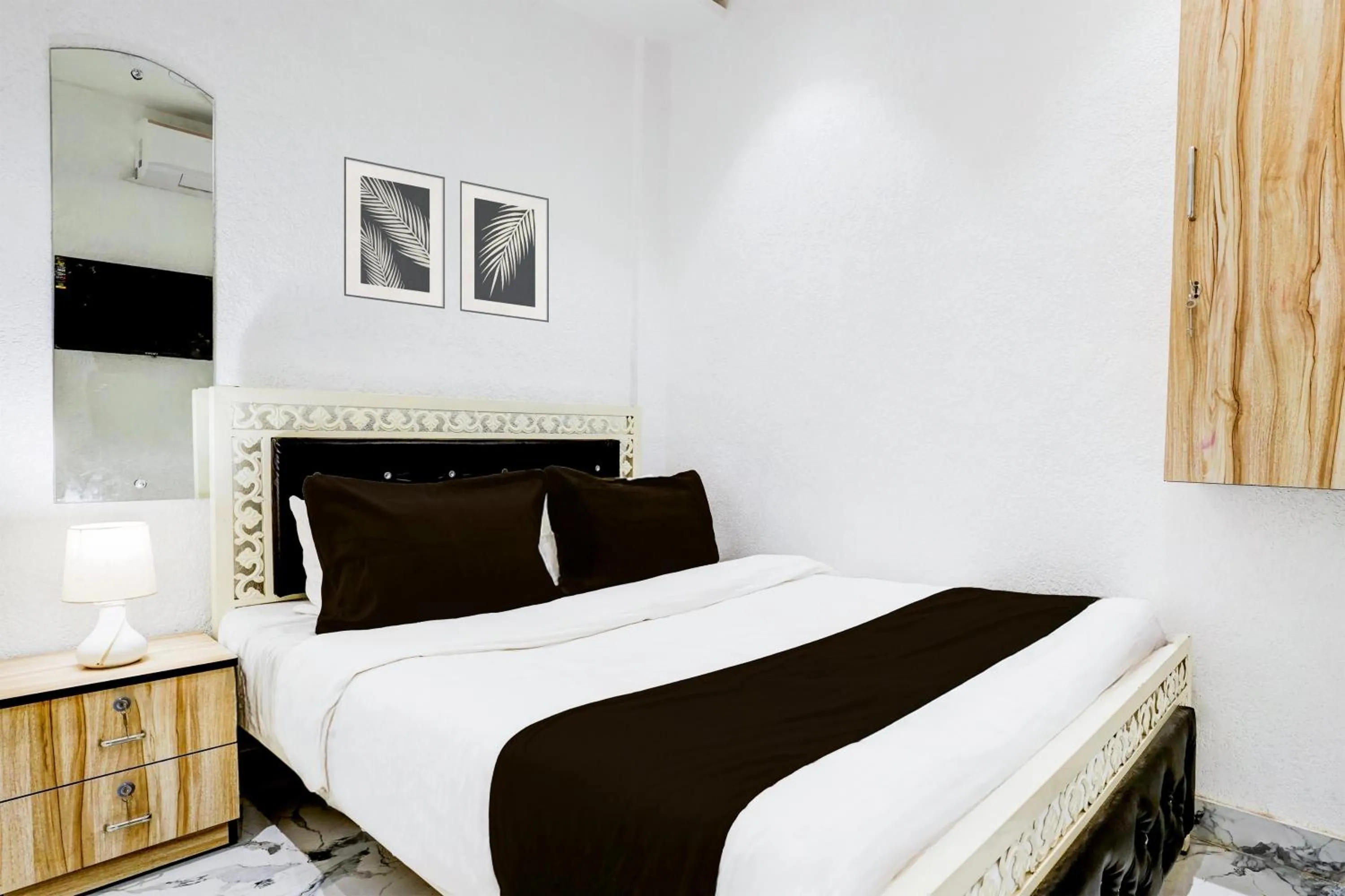 Bedroom, Bed in Super Hotel O Khar East Near Railway Station