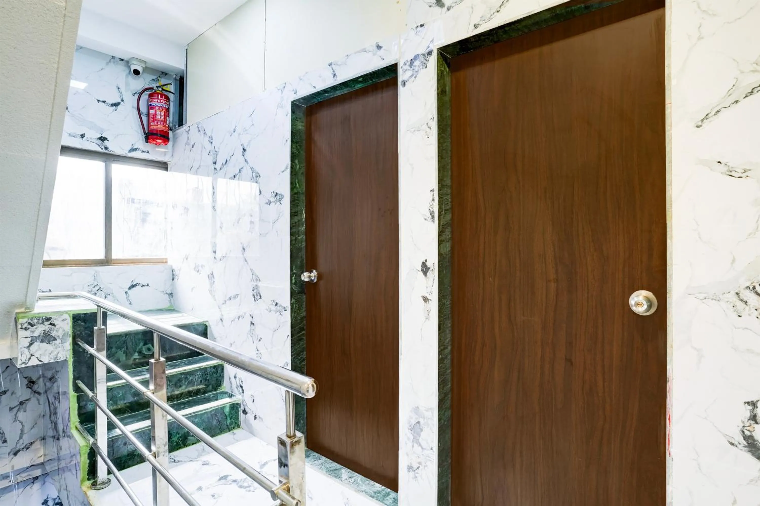 Lobby or reception in Super Hotel O Khar East Near Railway Station