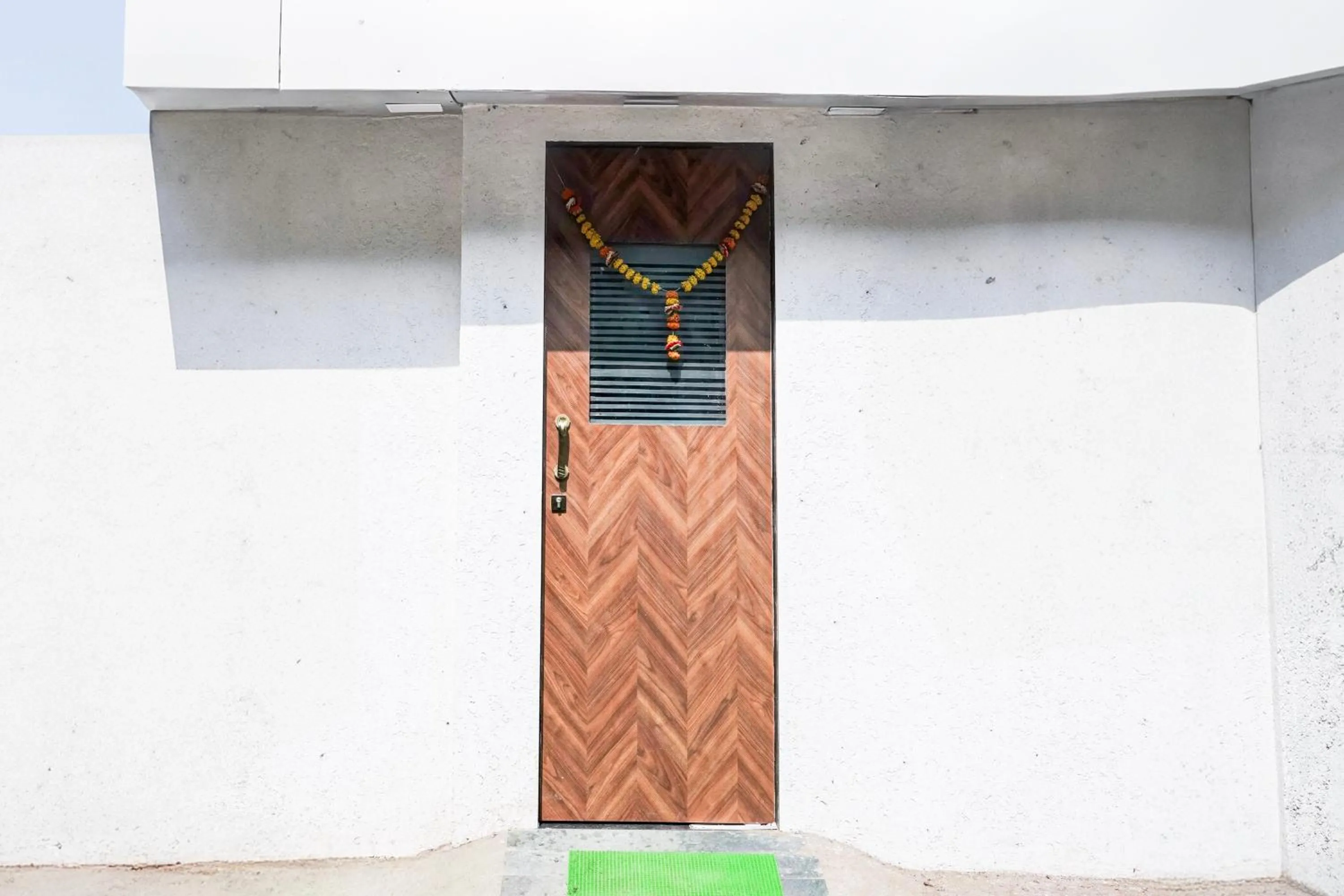 Facade/entrance in Super Hotel O Khar East Near Railway Station