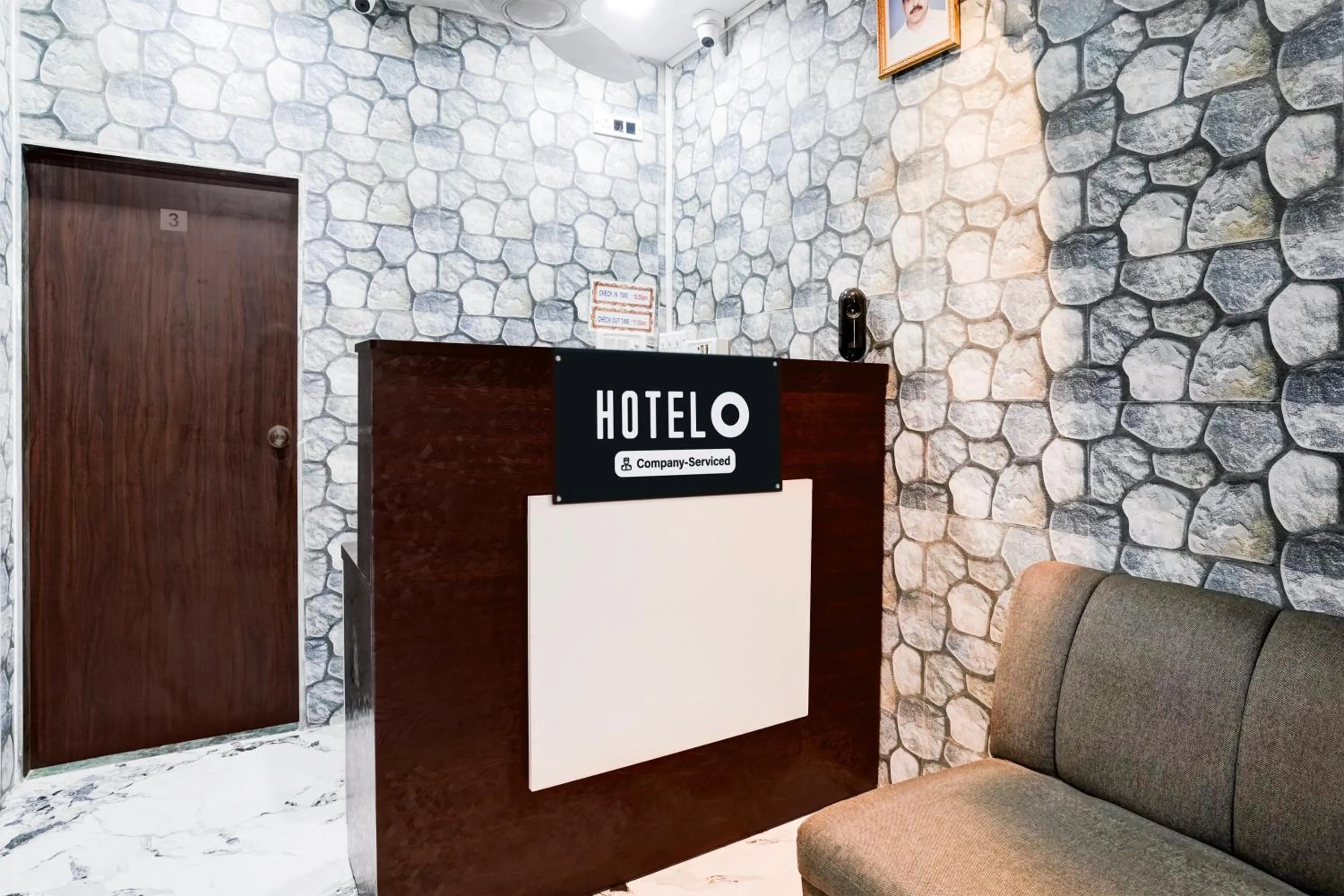 Lobby or reception in Super Hotel O Khar East Near Railway Station