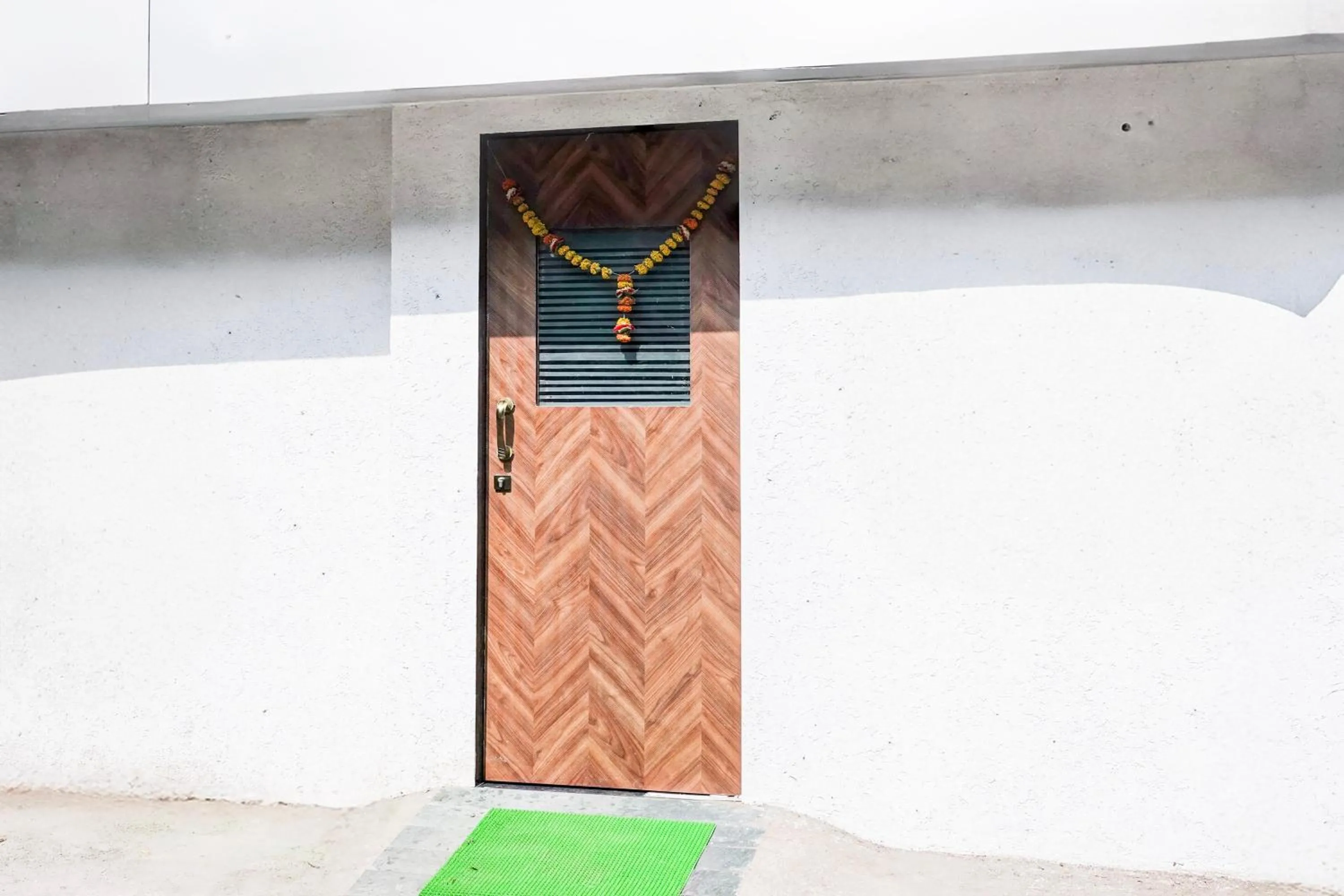 Facade/entrance in Super Hotel O Khar East Near Railway Station