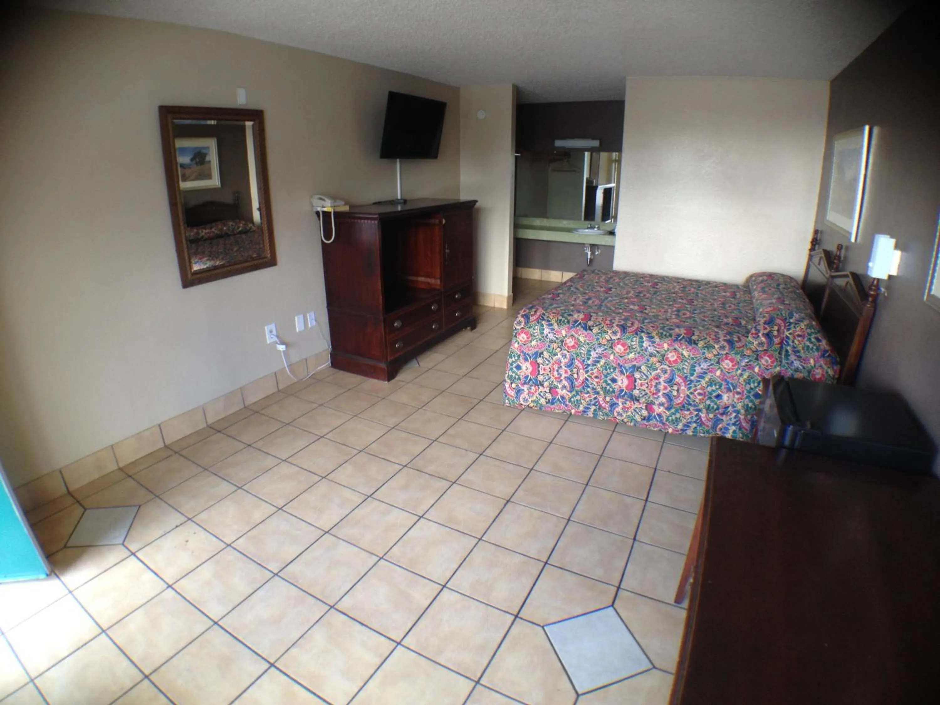 Photo of the whole room in Budget Inn Motel