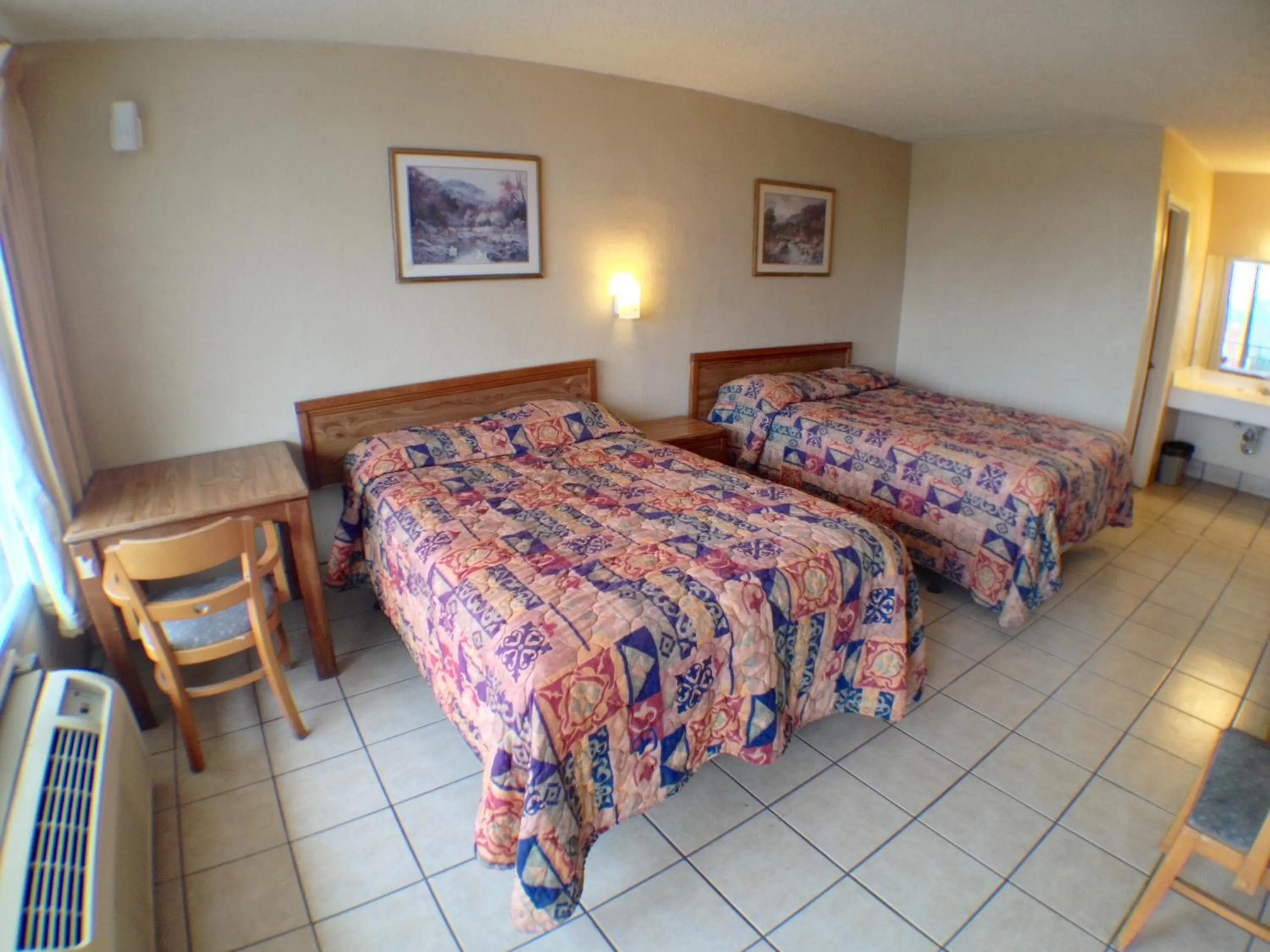 Decorative detail, Bed in Budget Inn Motel