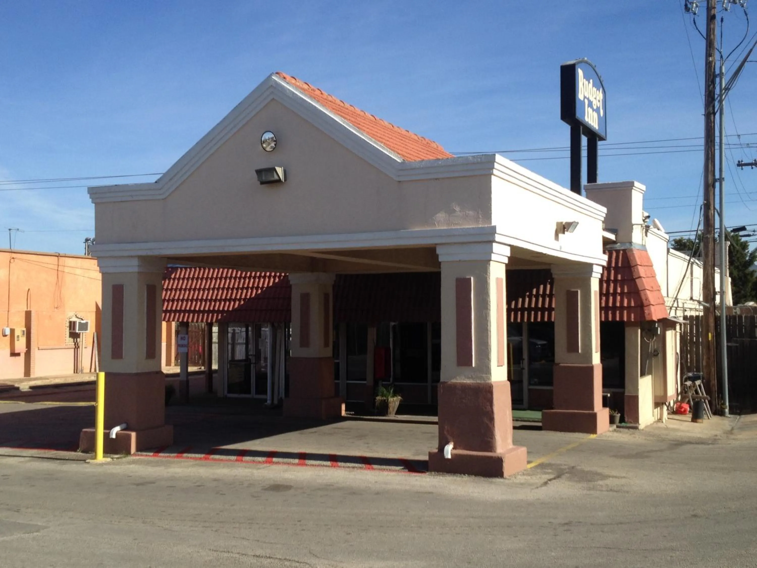 Facade/entrance in Budget Inn Motel