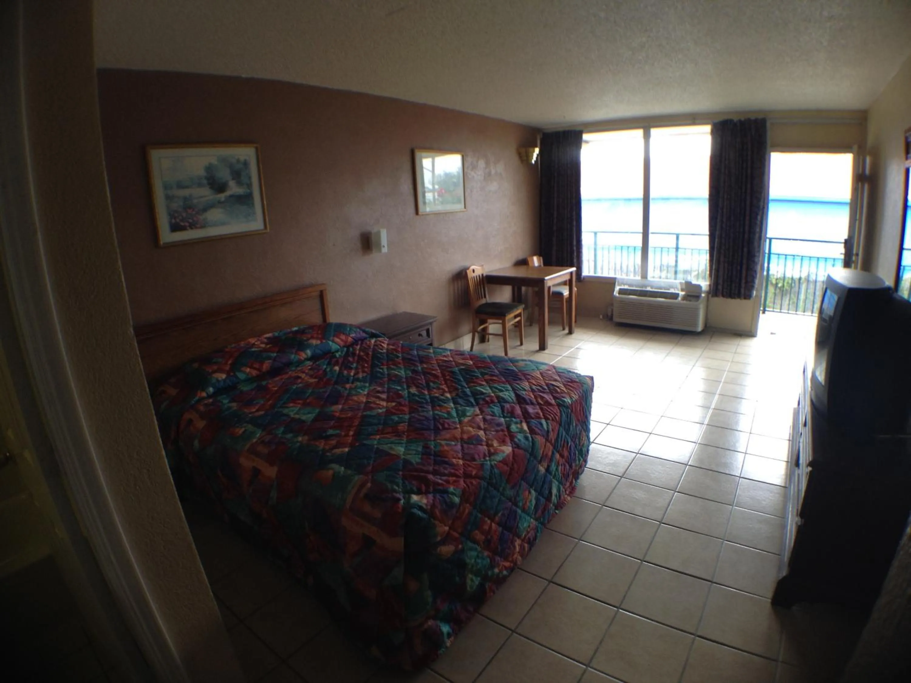 Photo of the whole room, Bed in Budget Inn Motel