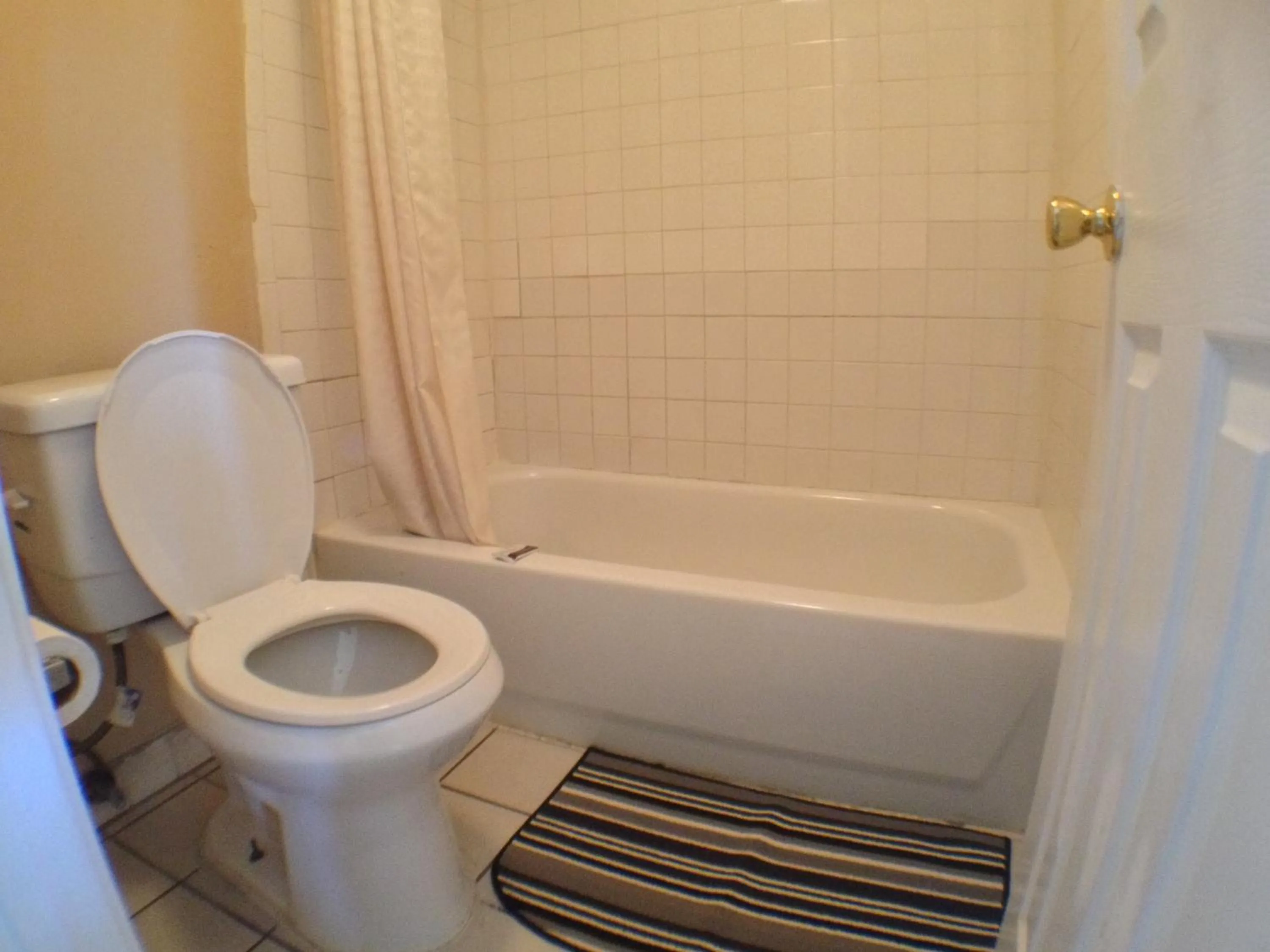 Photo of the whole room in Budget Inn Motel