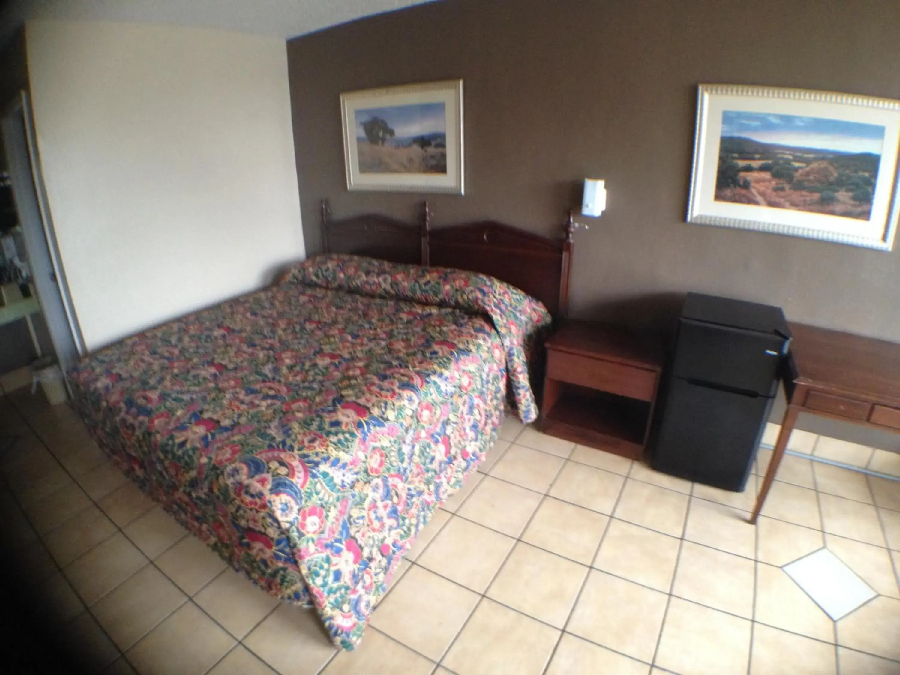 Deluxe Room - single occupancy - Smoking in Budget Inn Motel Deluxe Room - single occupancy - Smoking in Budget Inn Motel