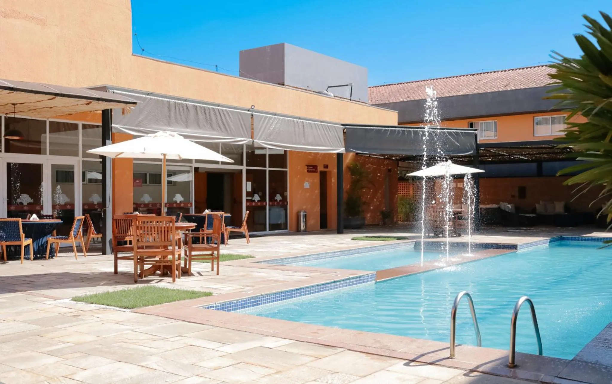 Swimming pool in Carlton Plaza Baobá