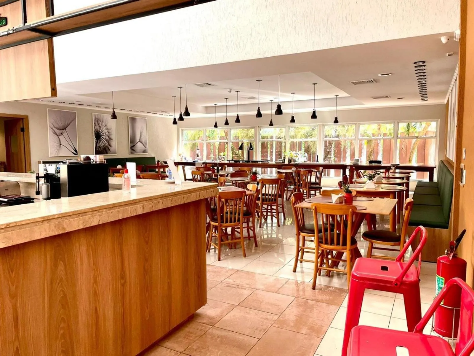 Restaurant/places to eat in Carlton Plaza Baobá