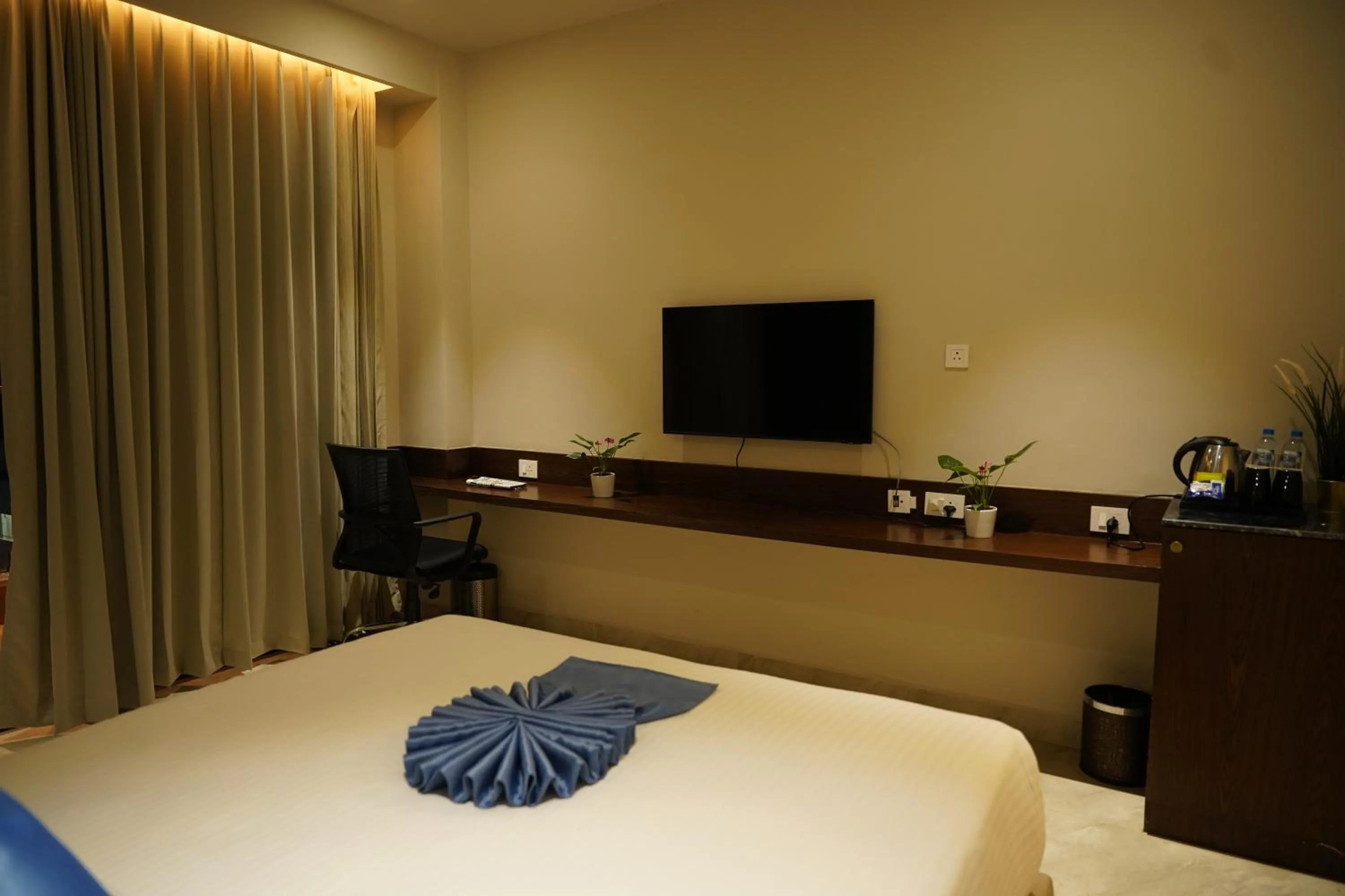 Bed in Clarion Hotel Hyderabad