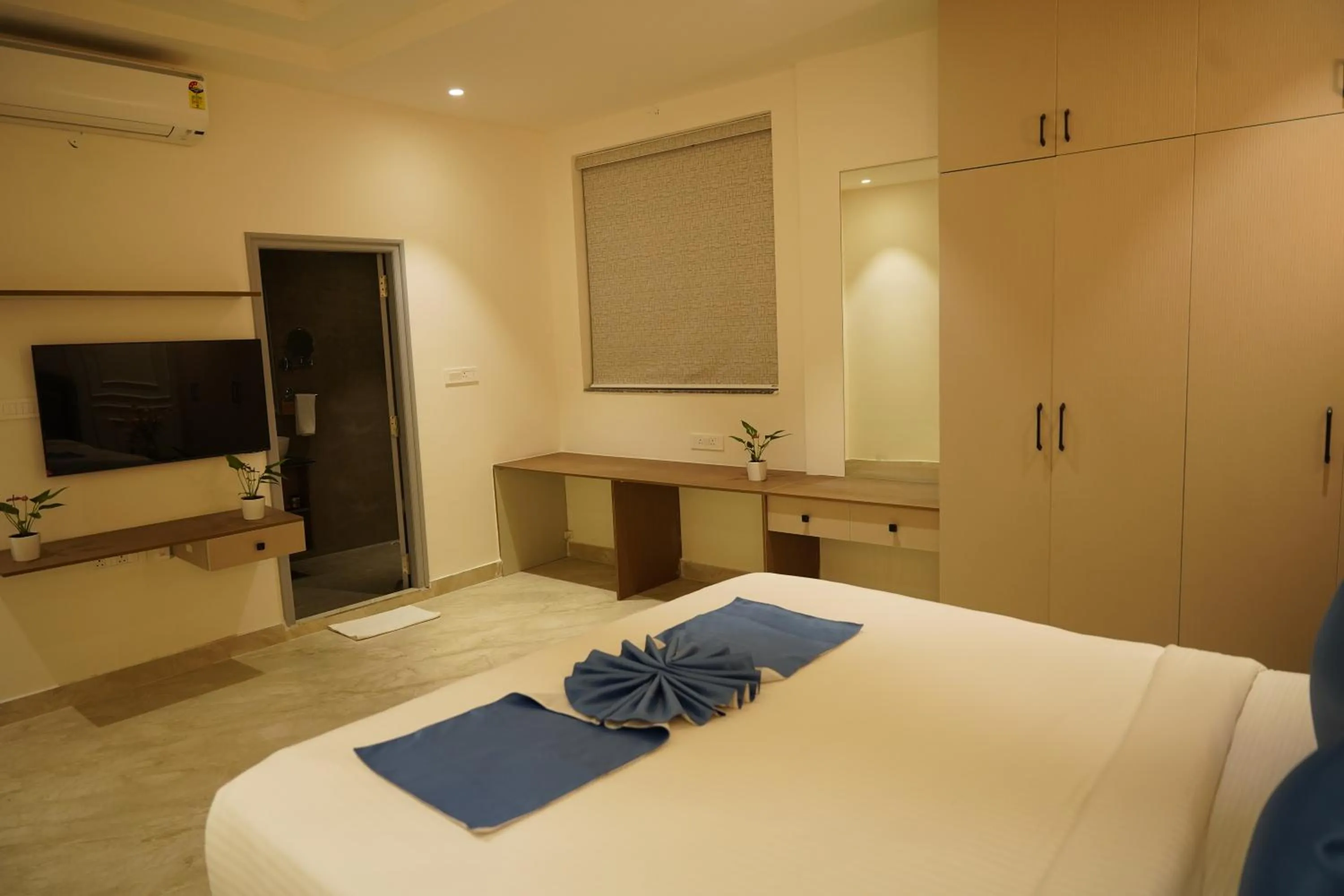 Bed in Clarion Hotel Hyderabad