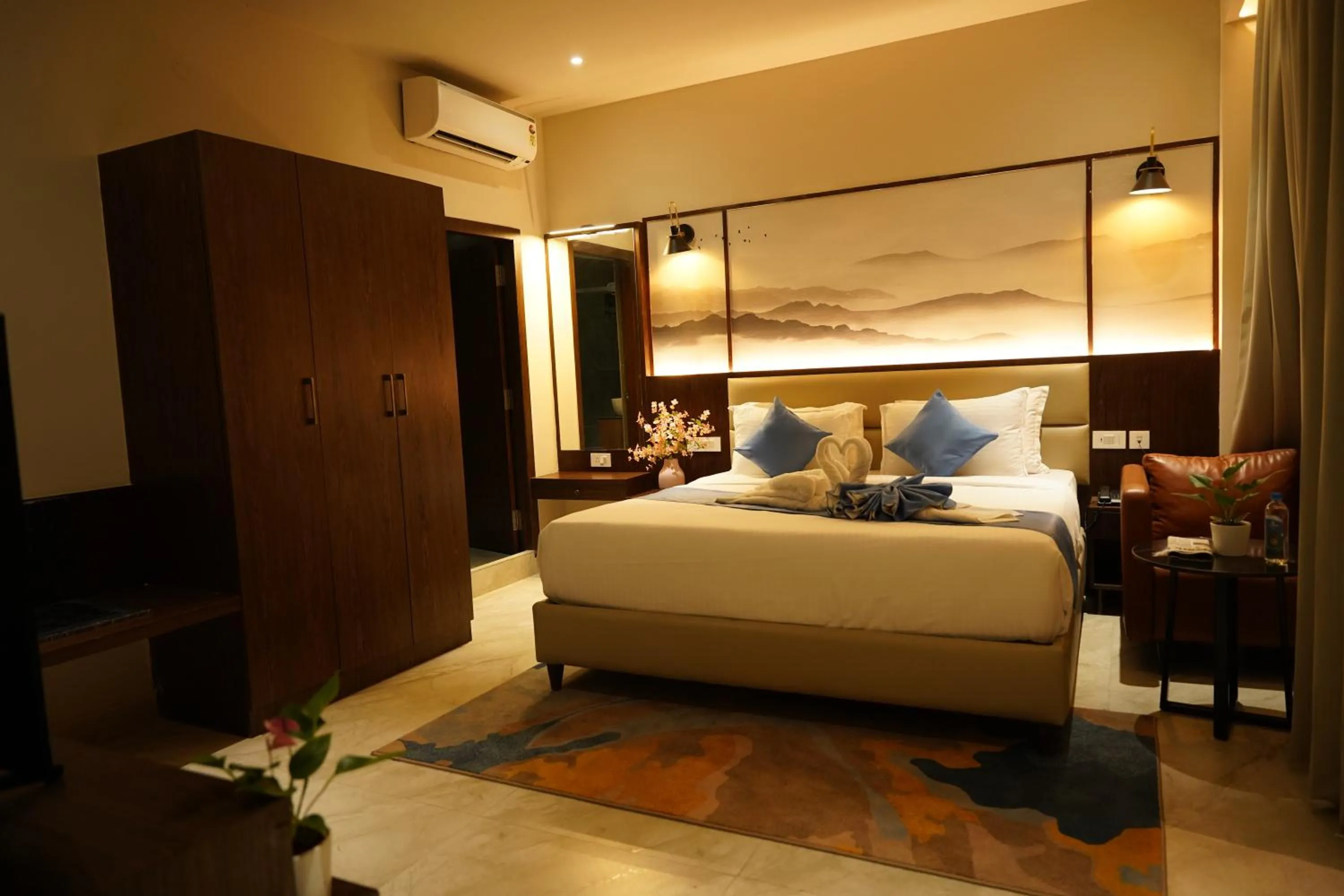 Bedroom, Bed in Clarion Hotel Hyderabad