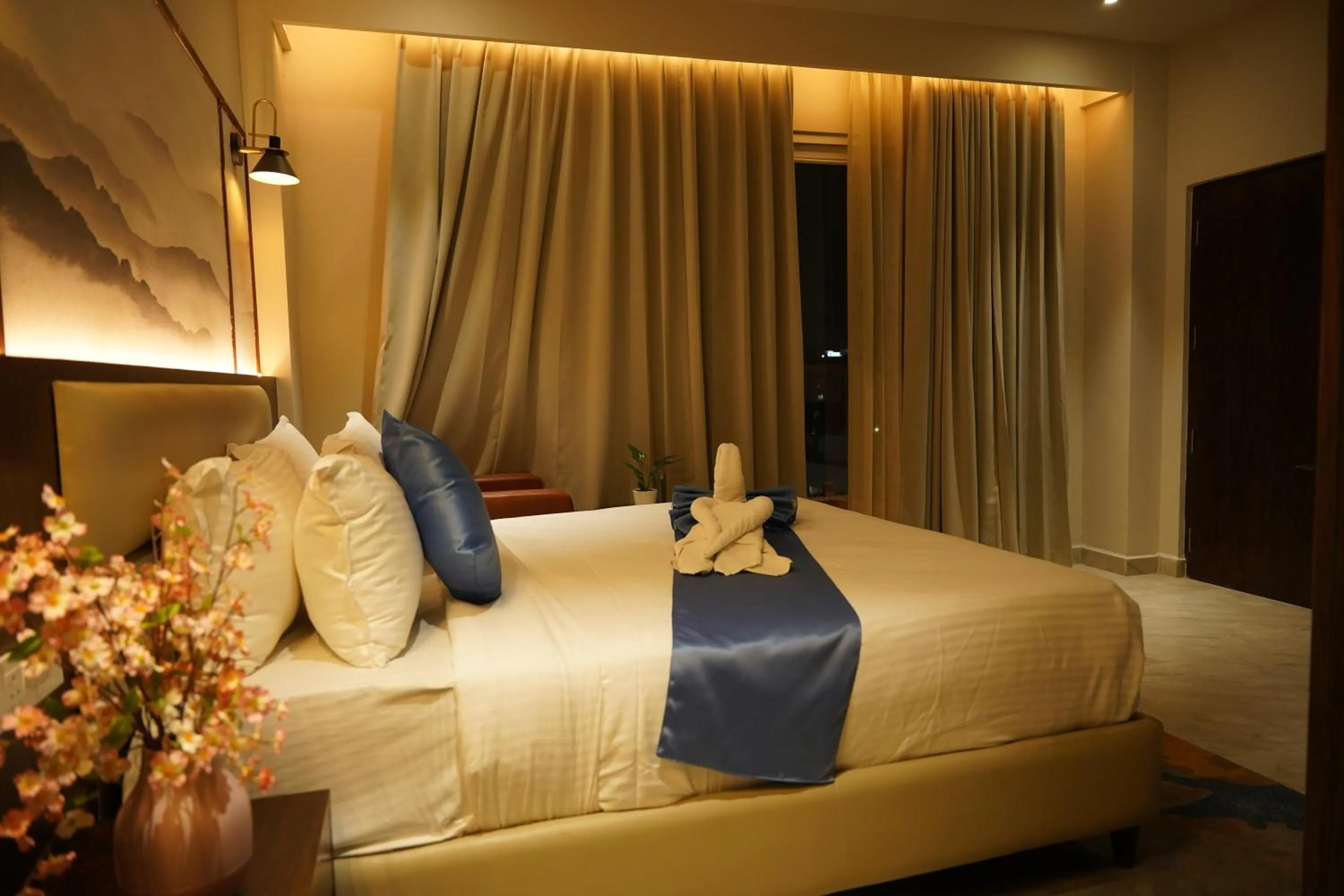 Bed in Clarion Hotel Hyderabad