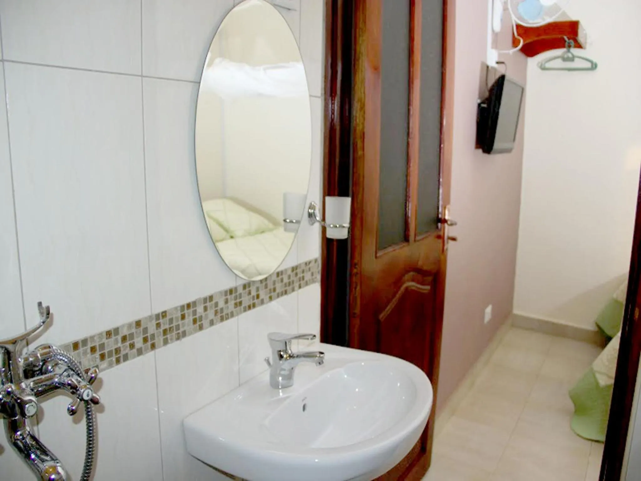 Bathroom in Hotel Gorilla's Nest Entebbe