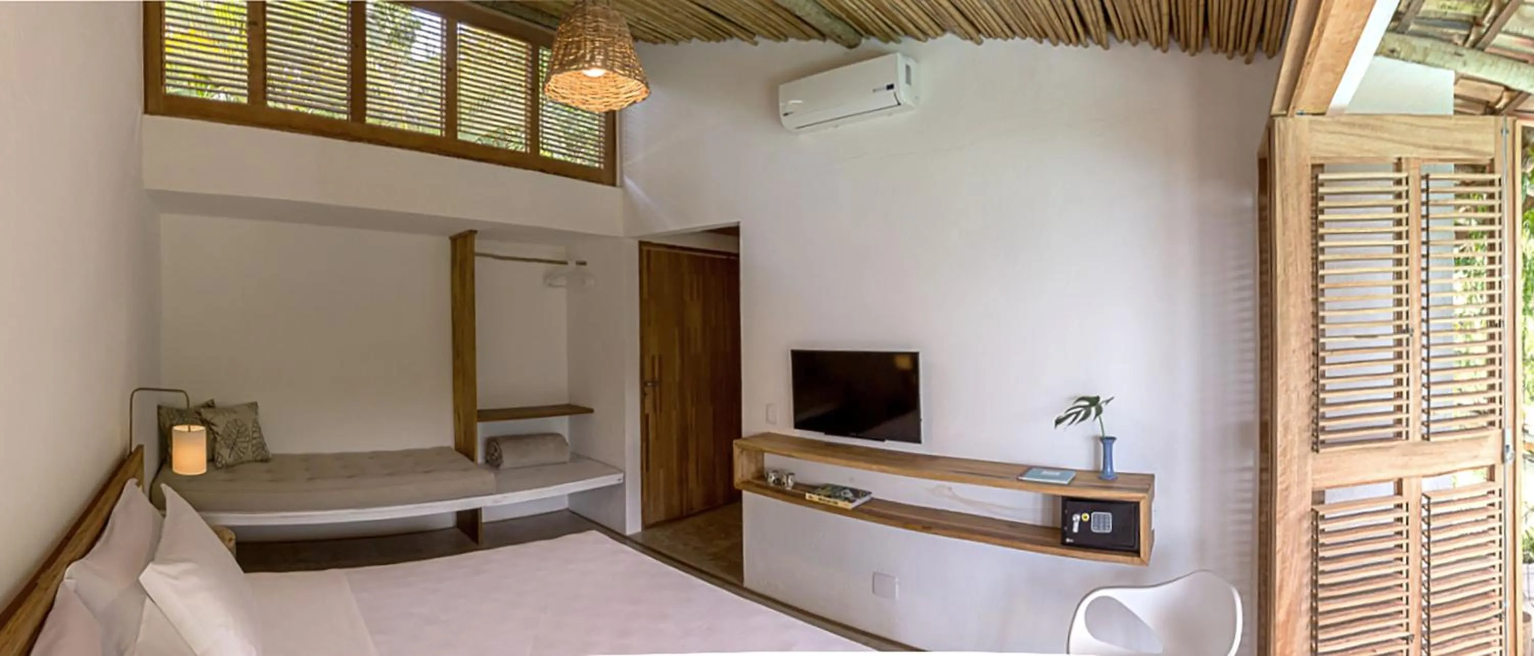 Bedroom, Bed in Casa Mar Paraty