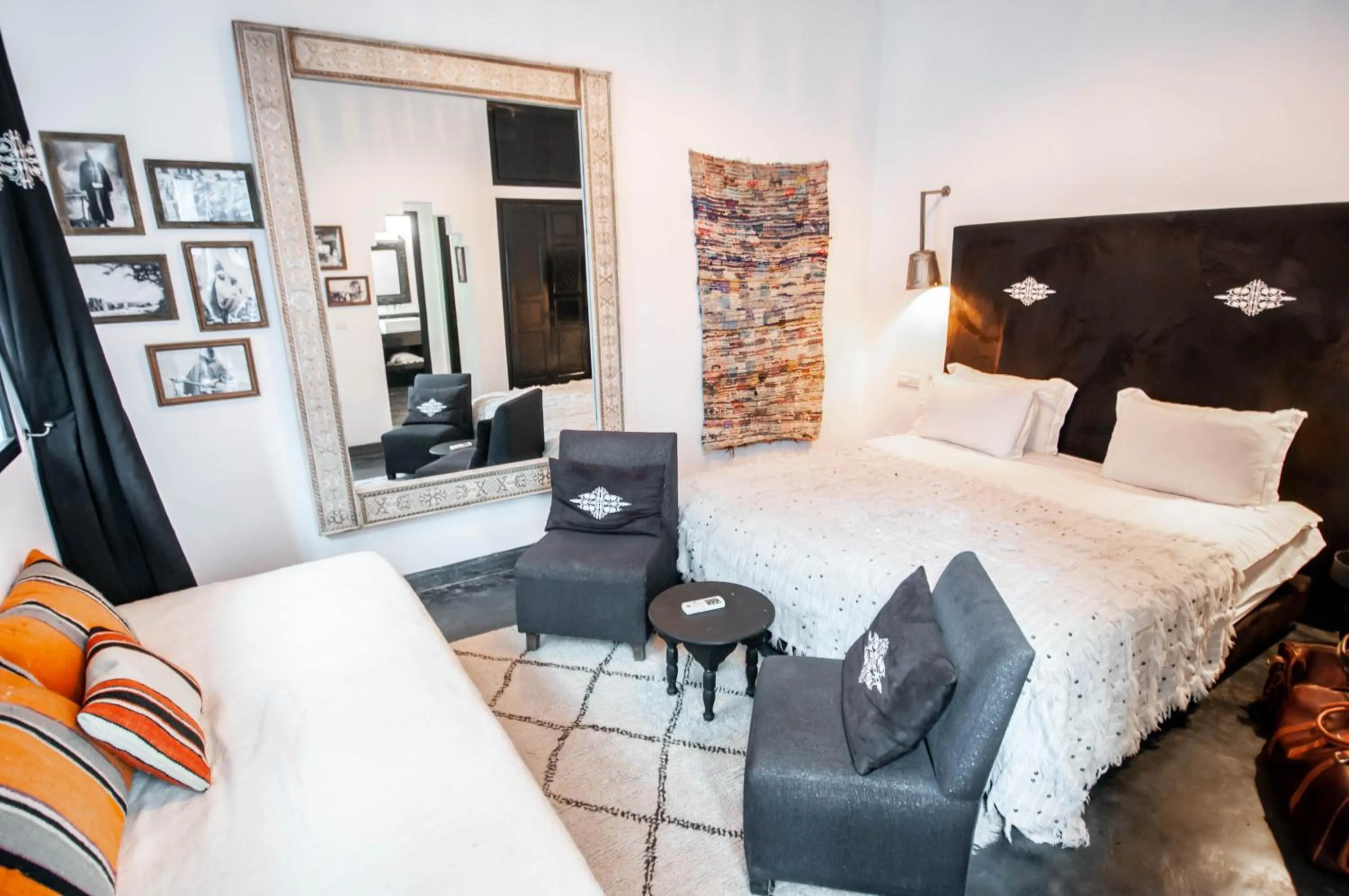 Photo of the whole room, Bed in Riad Origines