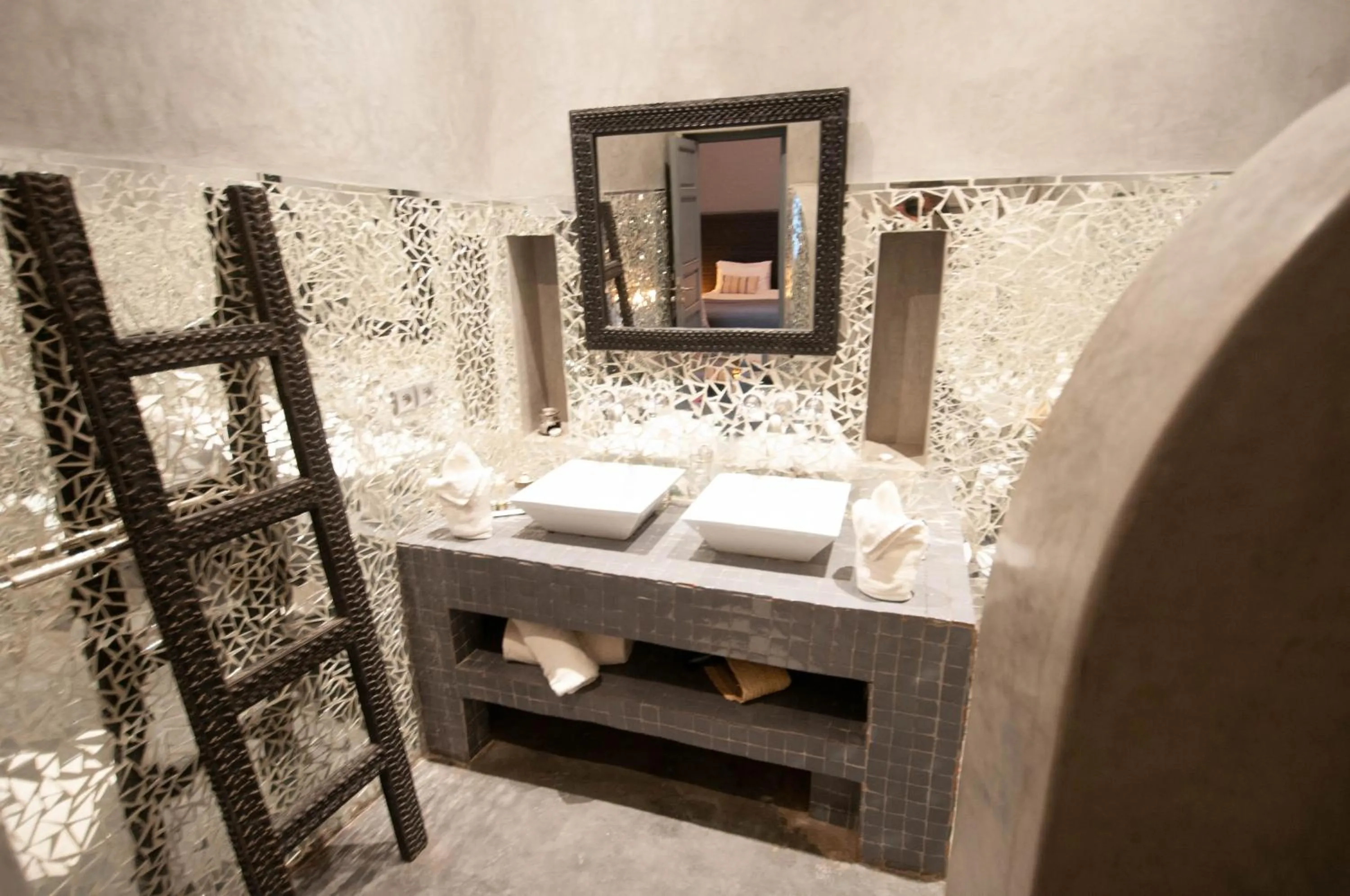 Bathroom, Bed in Riad Origines