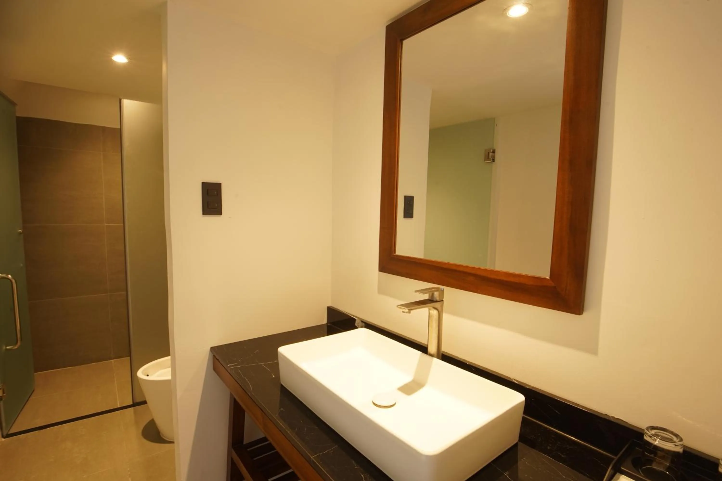 Shower in Field Villa Hoàng Diệu