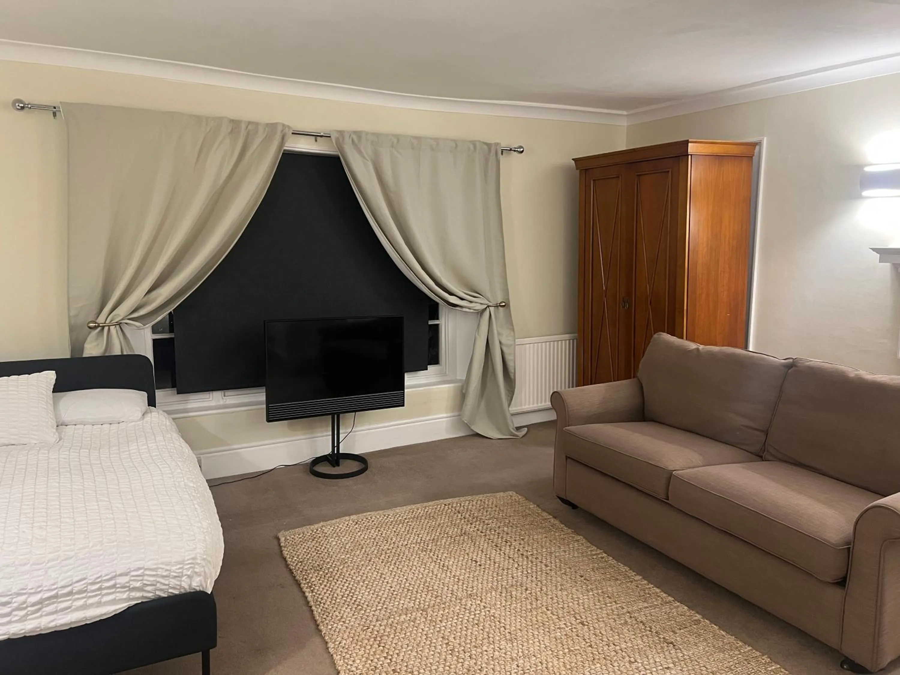 Bed in Harmondsworth Hall