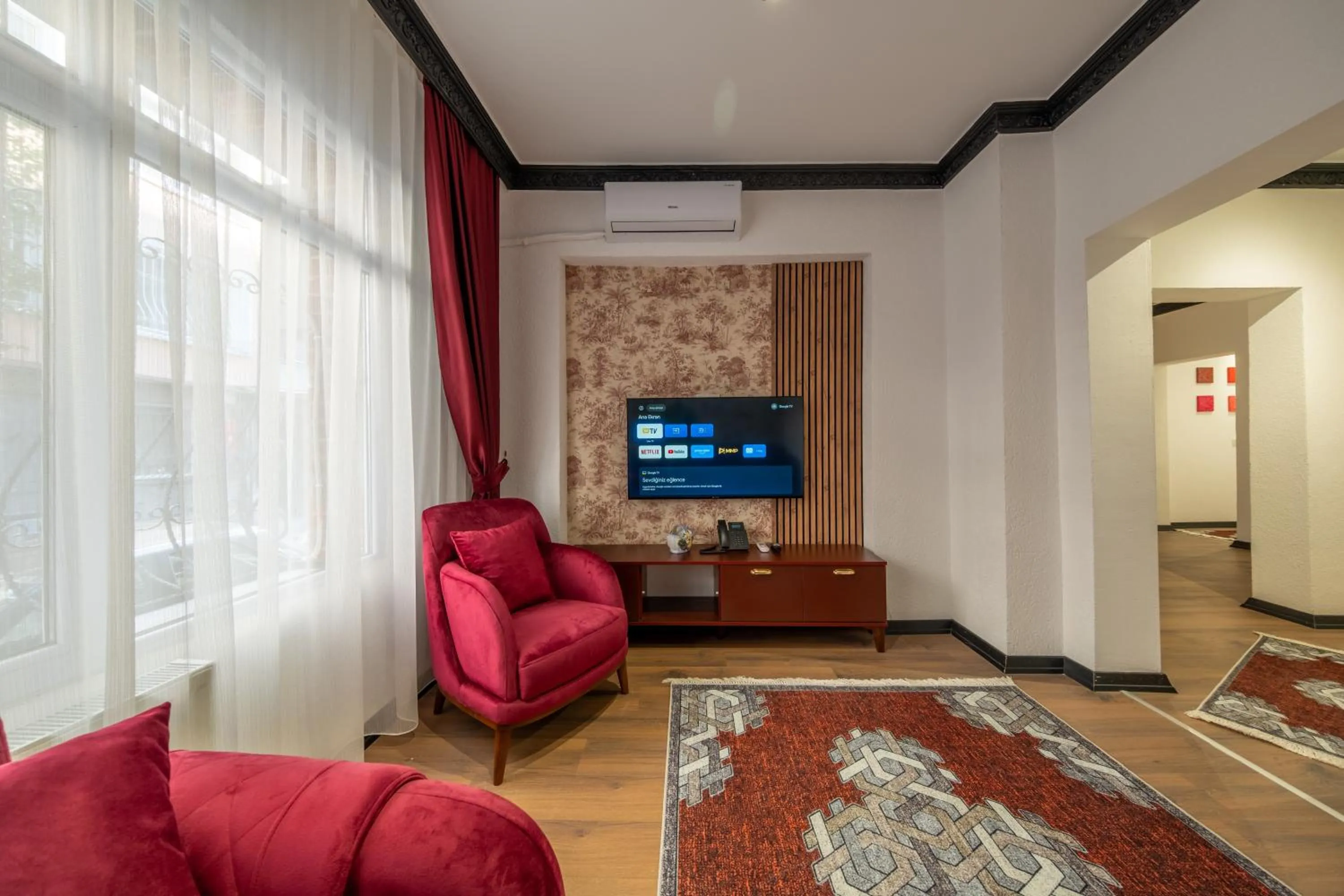 TV and multimedia in Hexa Apartments Sisli