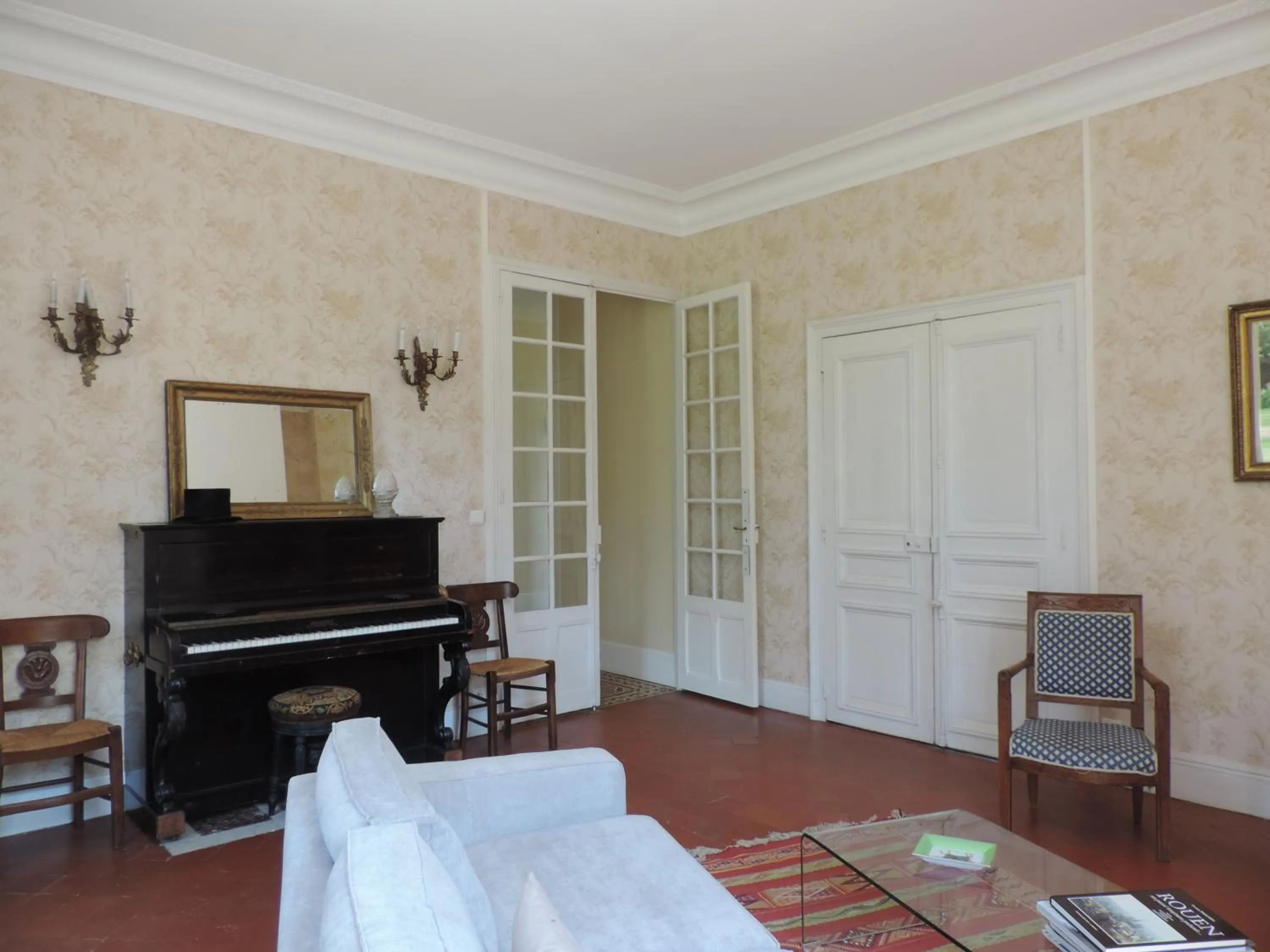 Living room, Bed in Chambres d'Hôtes de la Bucaille