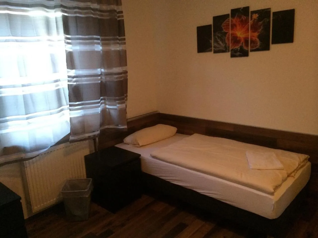 Day, Bed in Hotel Engel