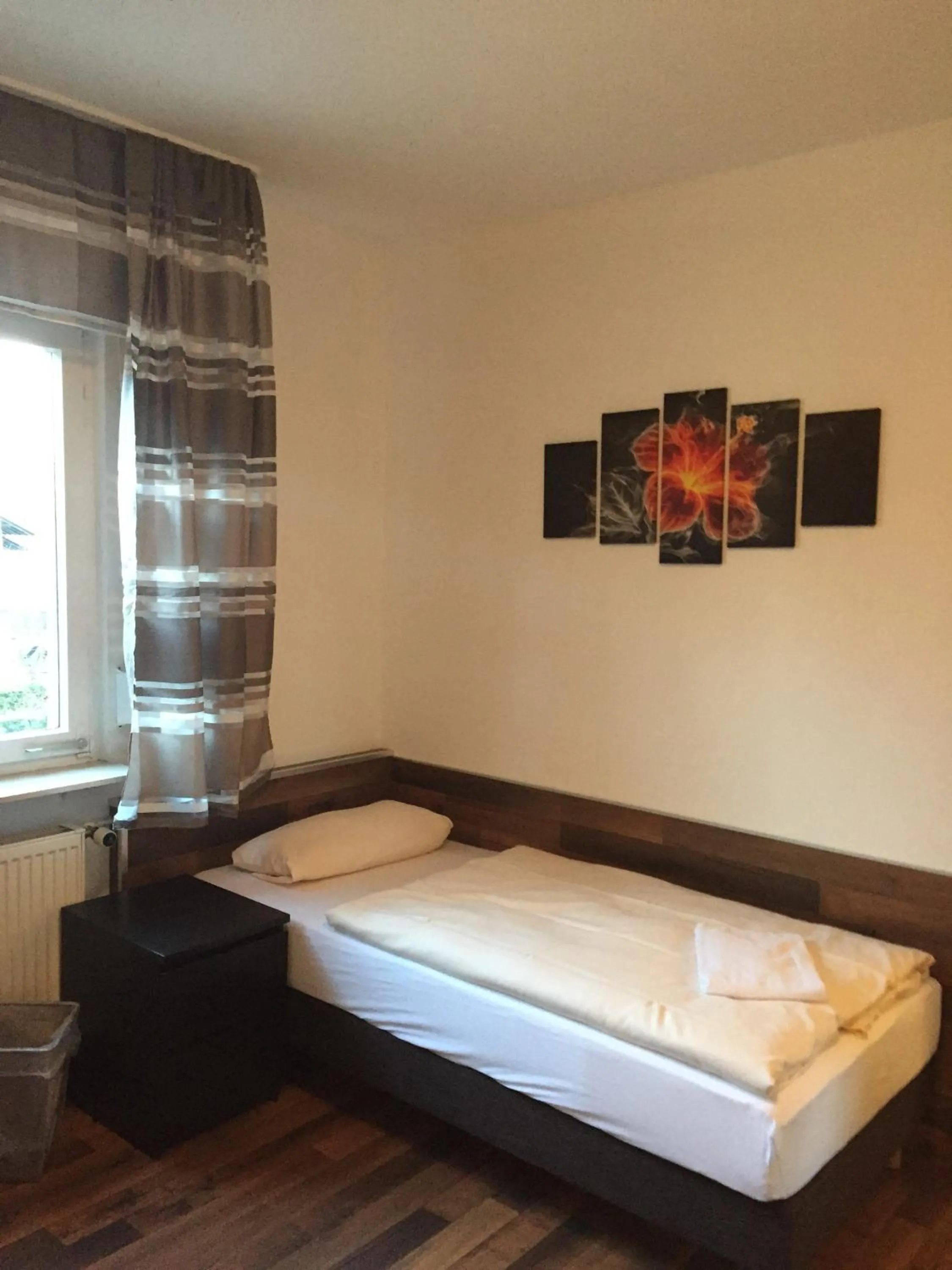 Day, Bed in Hotel Engel