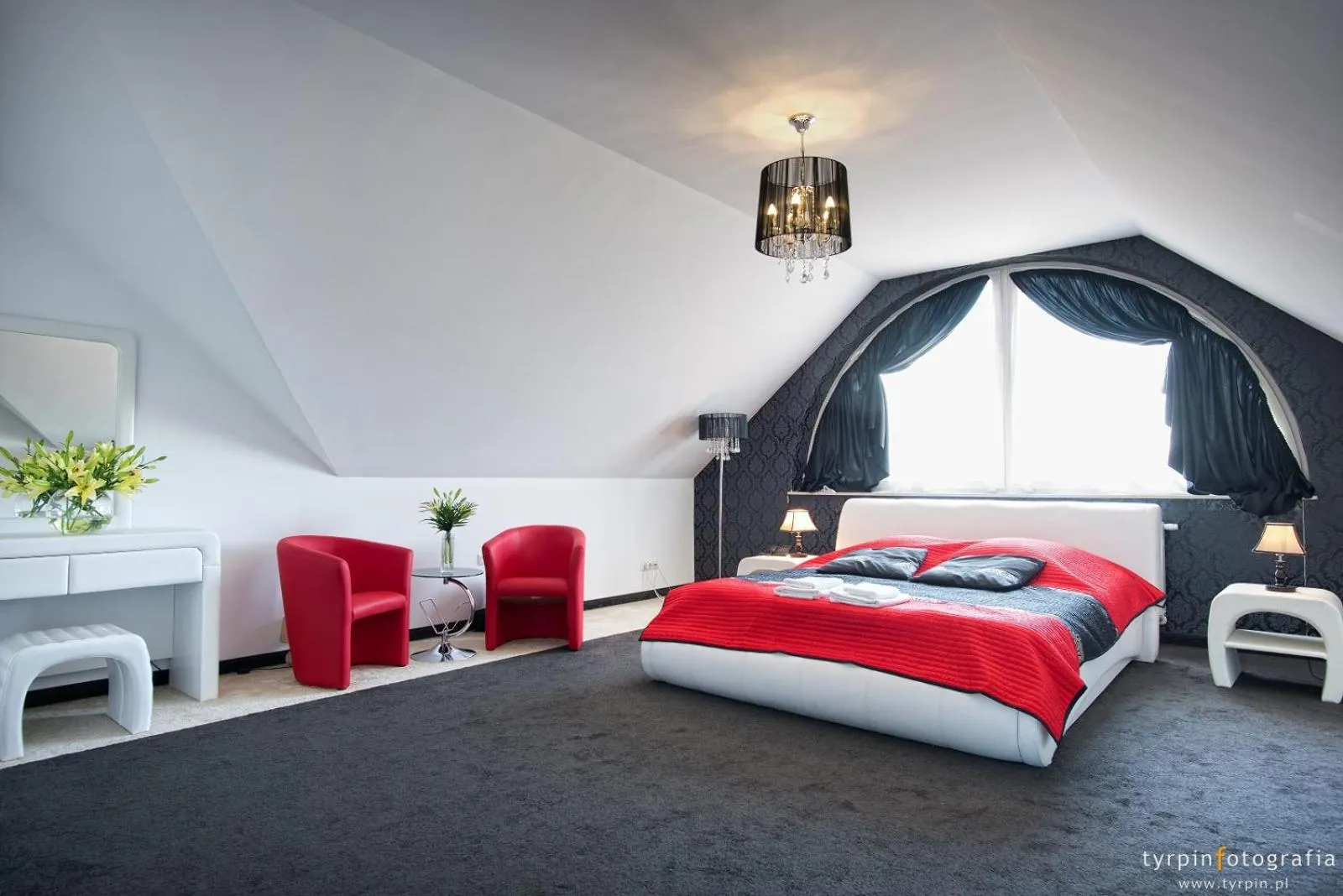 Bed in Hotel Millenium