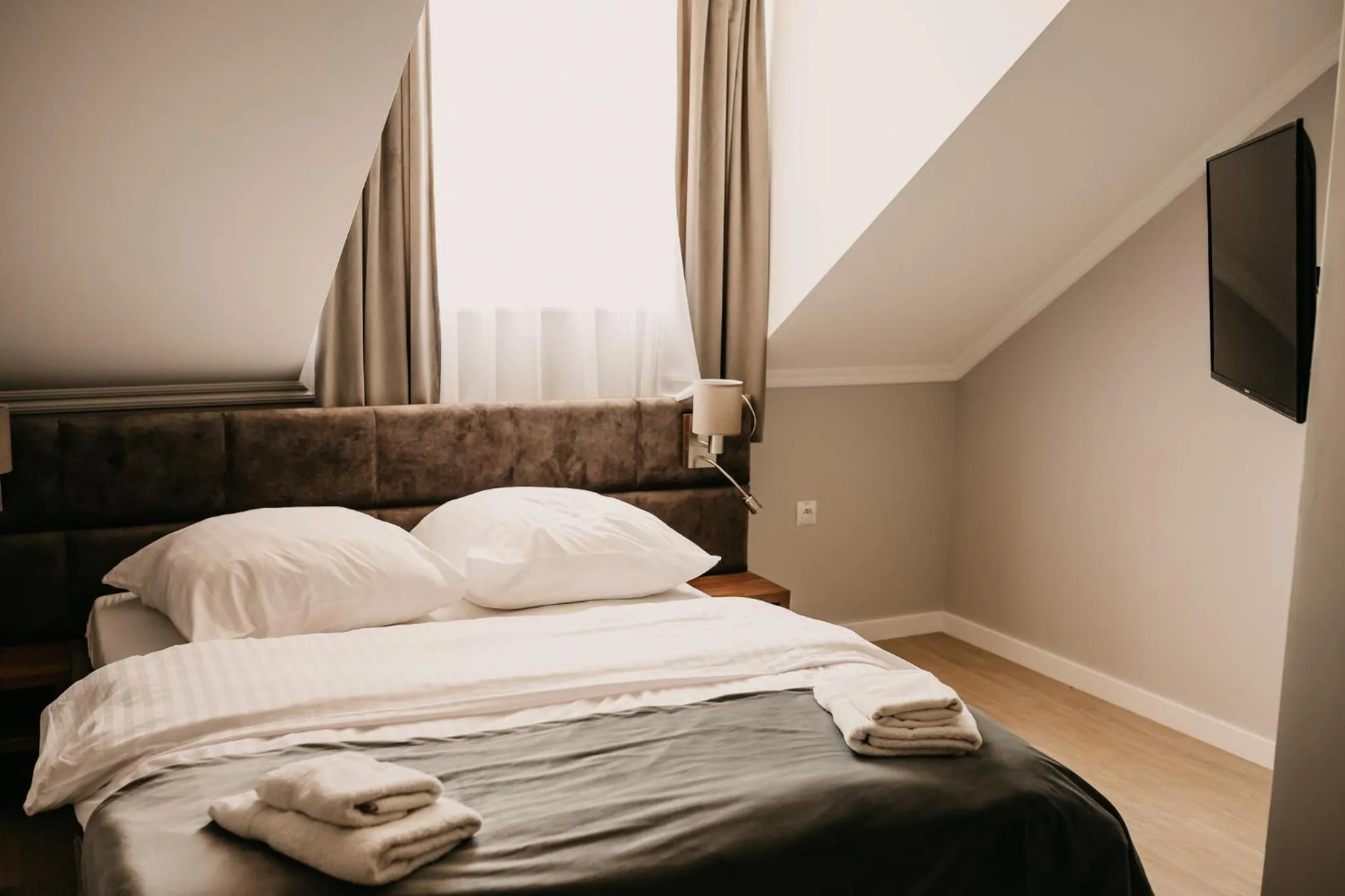 Bed in Hotel Millenium