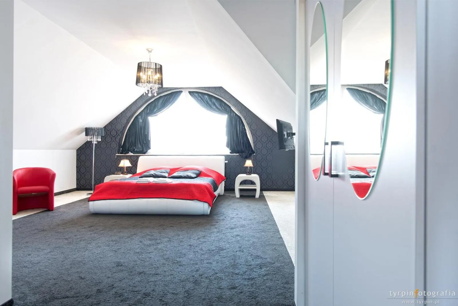 Bed in Hotel Millenium