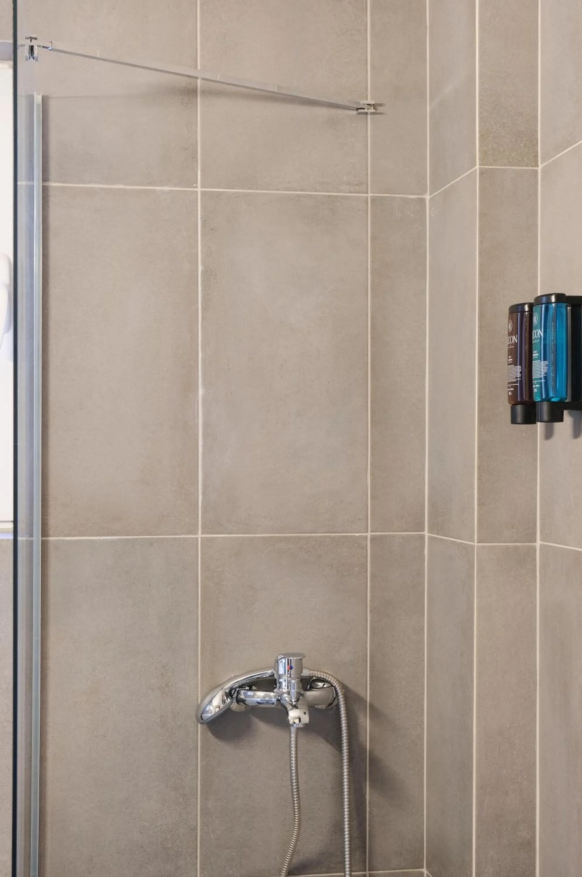 Shower in Tyto Alba Habitat