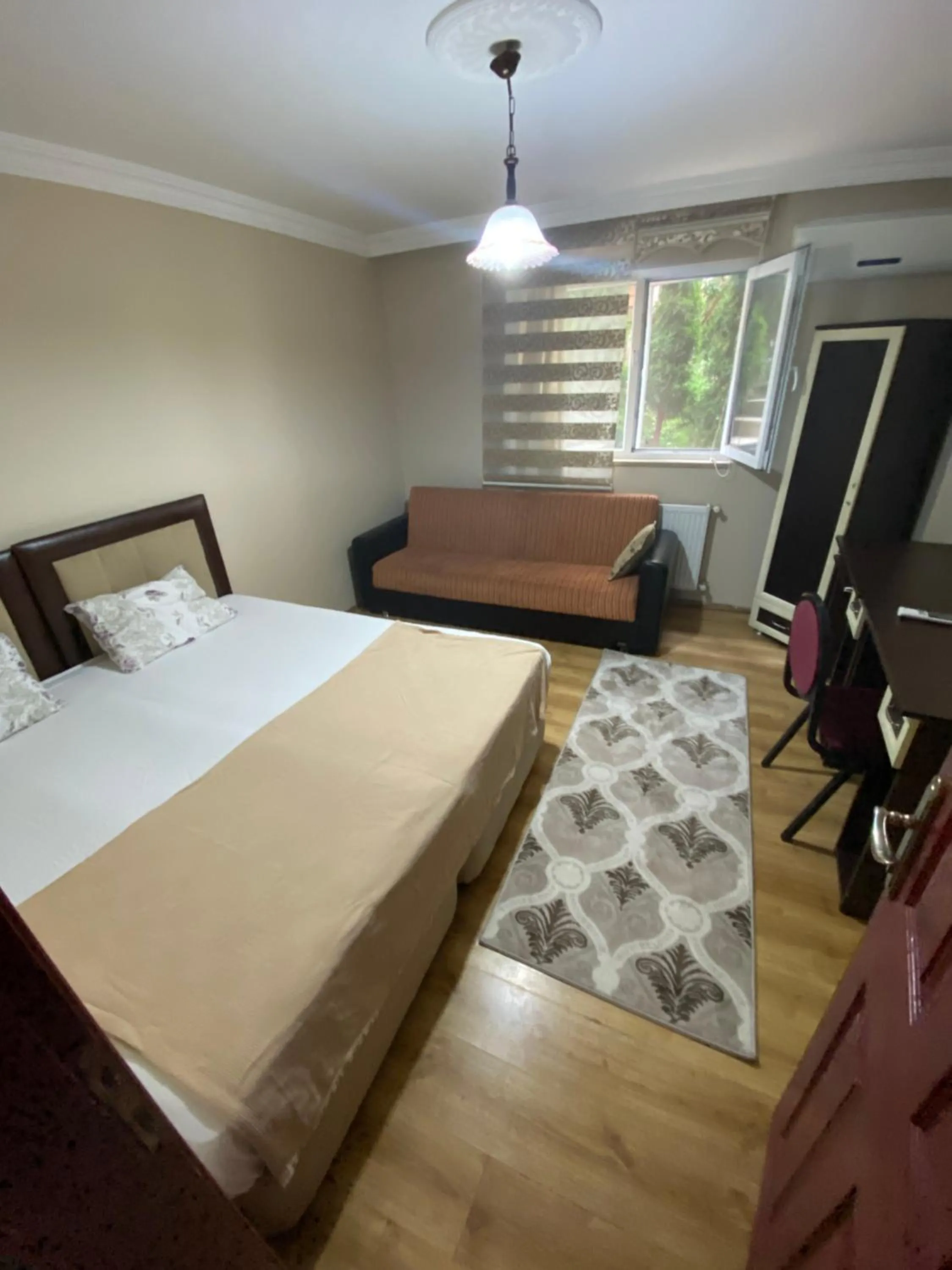 Seating area, Bed in Menekşe Apart 1