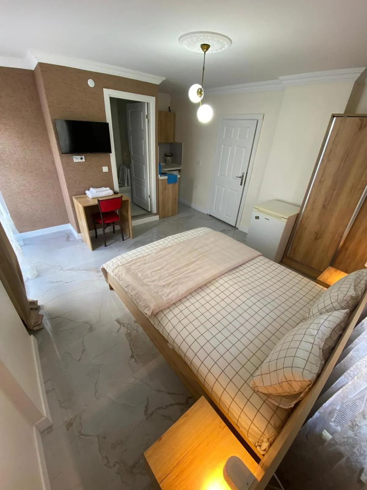 Communal lounge/ TV room, Bed in Menekşe Apart 1