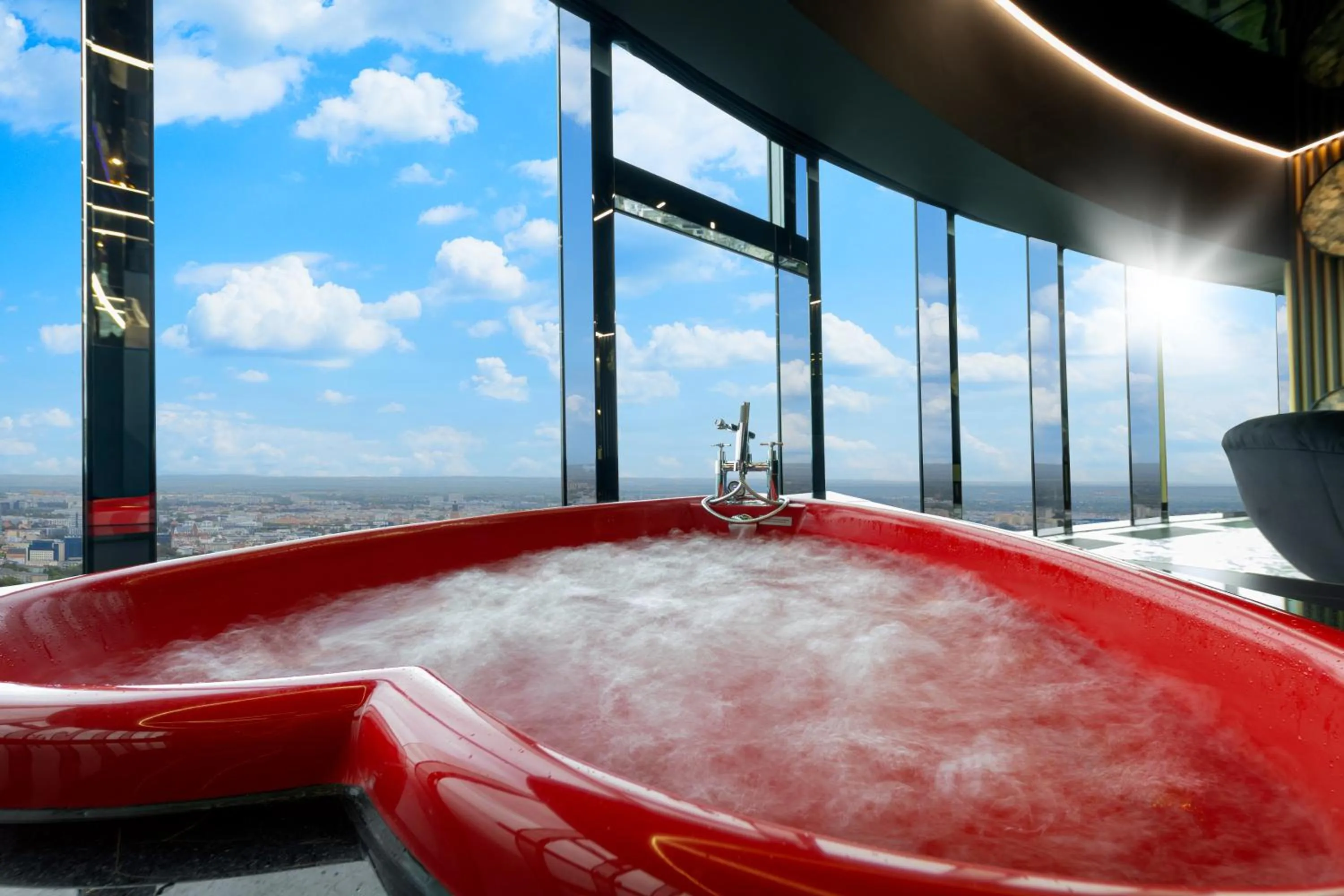 Day in Apartamenty Sky Tower z Jakuzzi Przy Oknie by BQQK