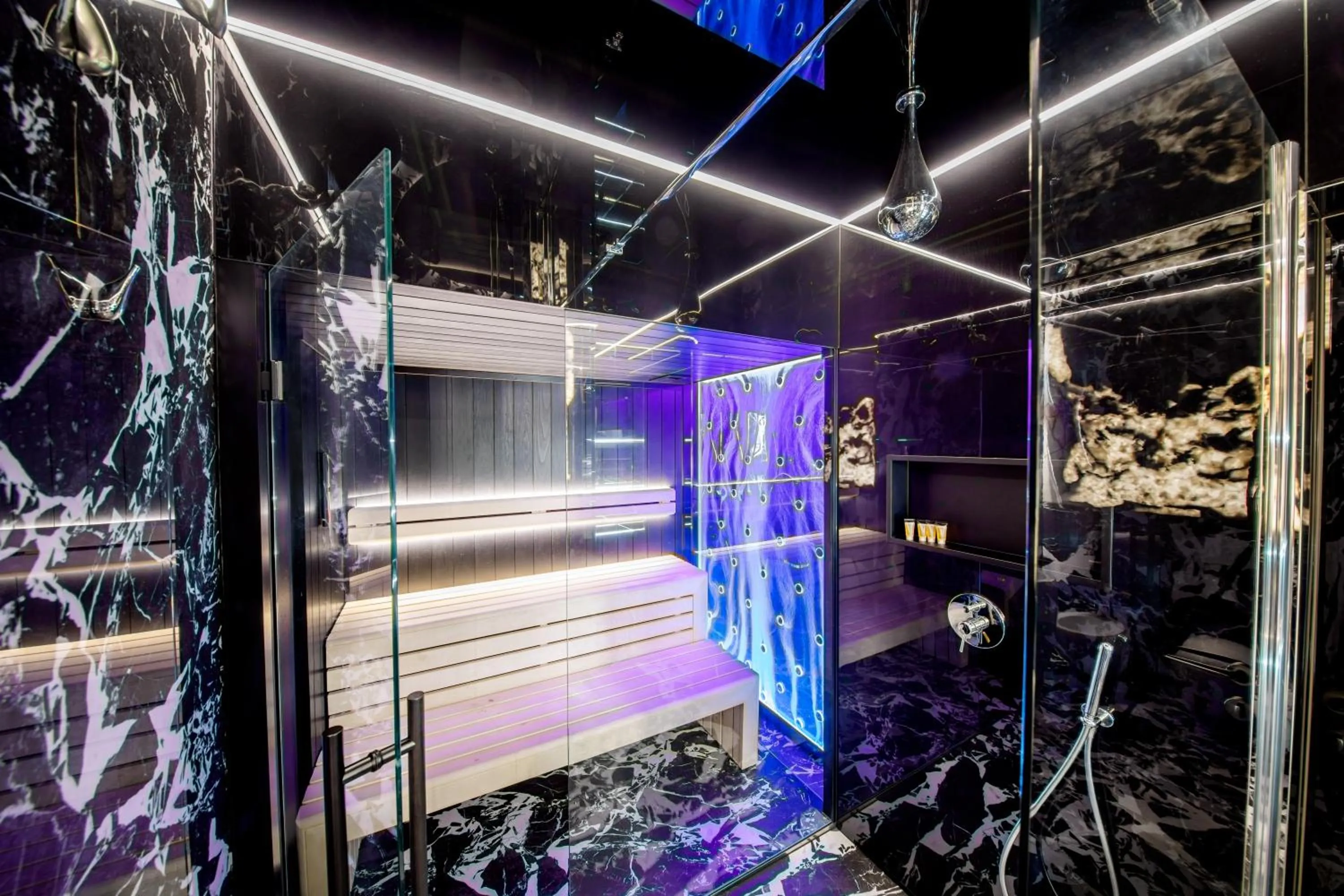 Sauna in Apartamenty Sky Tower z Jakuzzi Przy Oknie by BQQK