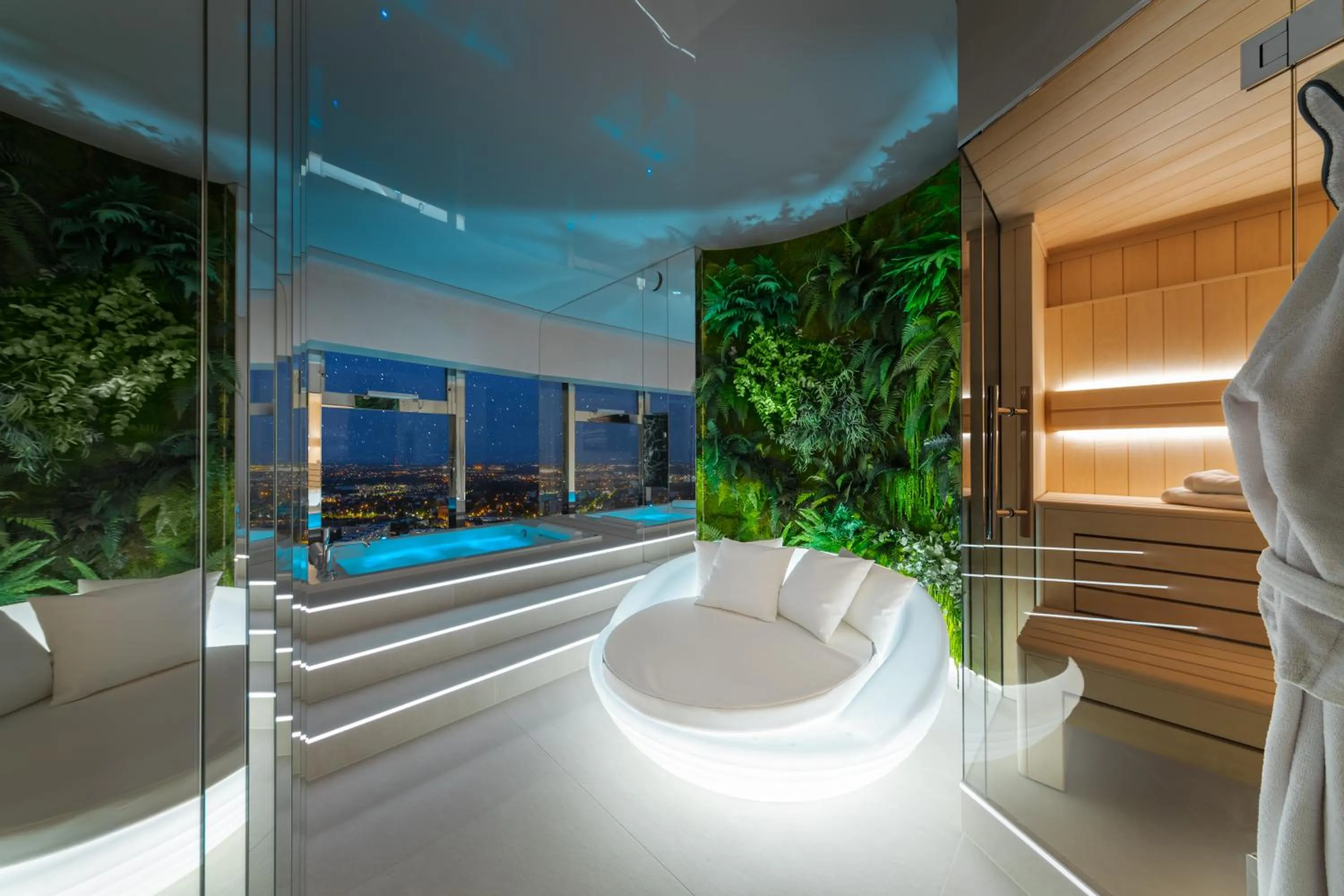 Night in Apartamenty Sky Tower z Jakuzzi Przy Oknie by BQQK